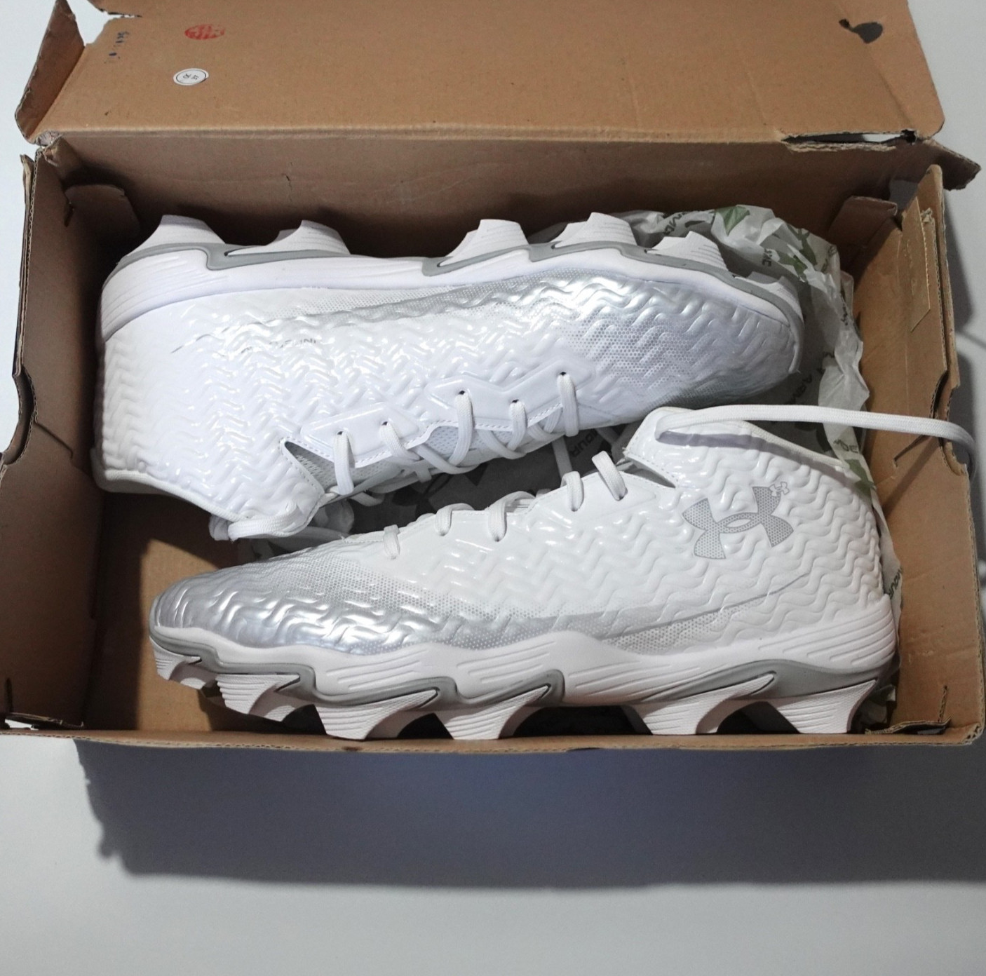 Under Armour Men’s White Metallic Silver Spotlight Hammer Cleats Size 13