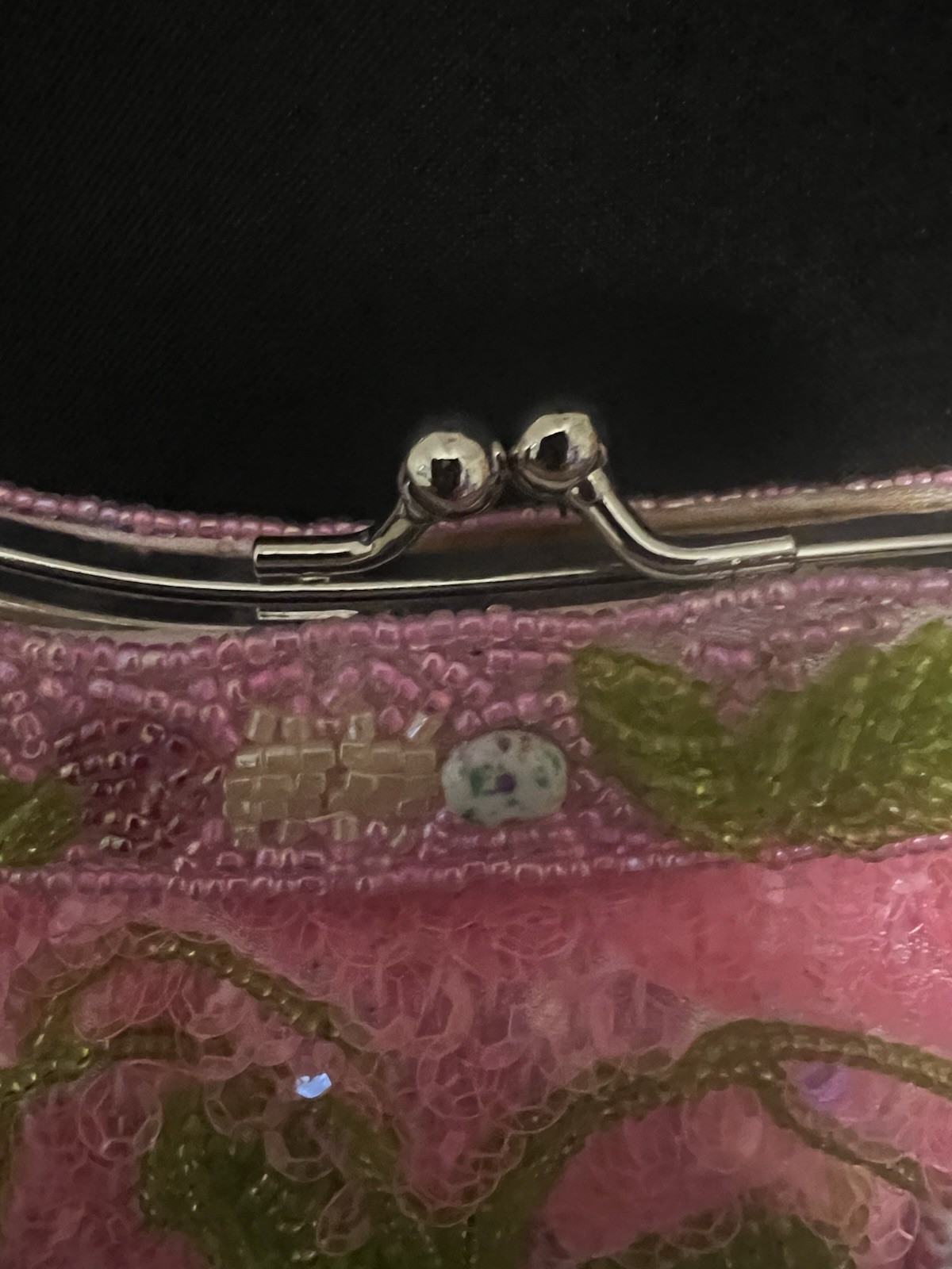 NEW Fashion Pink Beaded Sequin Floral Kiss Clutch w/ Detachable Chain Strap