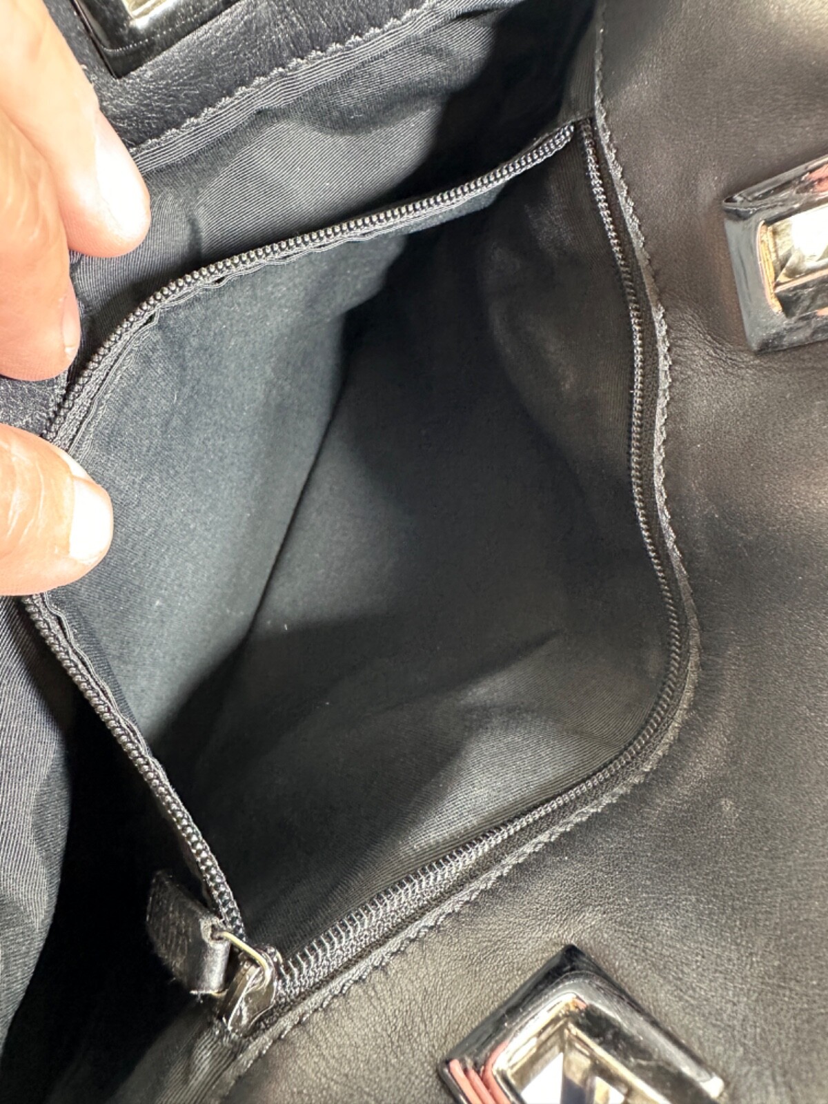 Authentic Gucci GG Black Leather Tote Bag Purse 10.25″ Wide 9.25″ High EUC