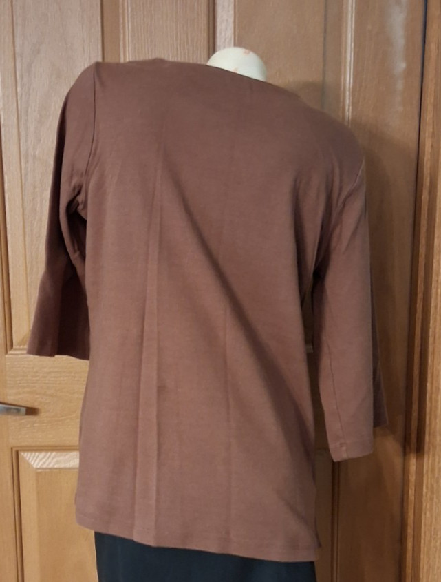 Quacker Factory Tee Brown Scoop Neck V Cut Embroidery Bracelet Sleeves Misses M