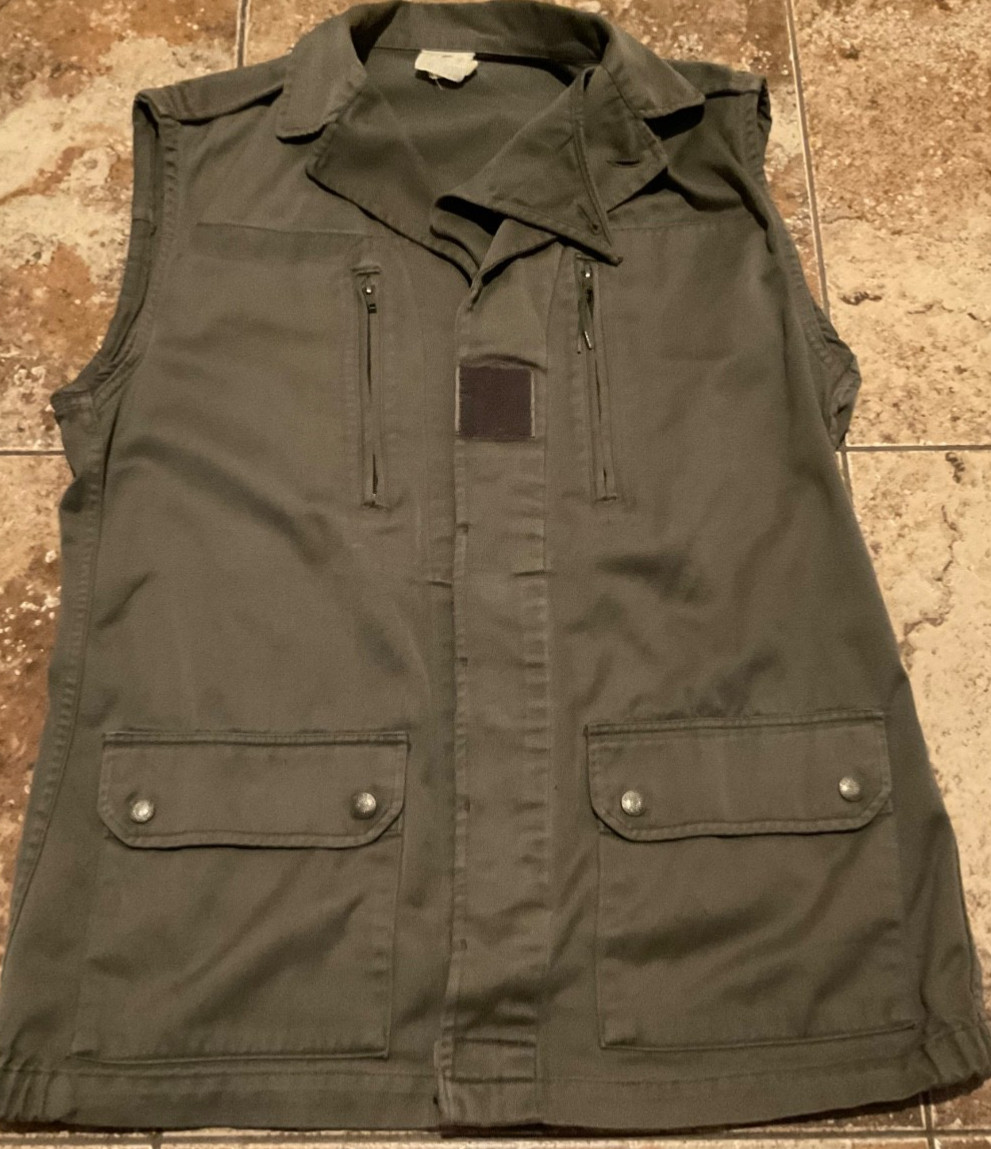 VINTAGE MILITARY GRUNGE SLEEVELESS FIELD COAT ( MENS L ) OLIVE DRAB AS IS