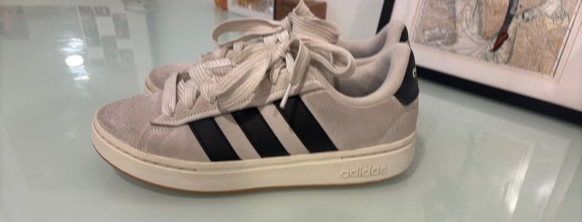 Grand Court Alpha 00s off white with black stripes! 9.5 size women’s!