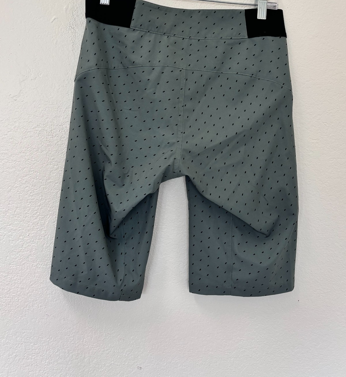 Yeti Shorts Small Green Black Fatigue Slant Dawson Mountain Bike Zip Pocket