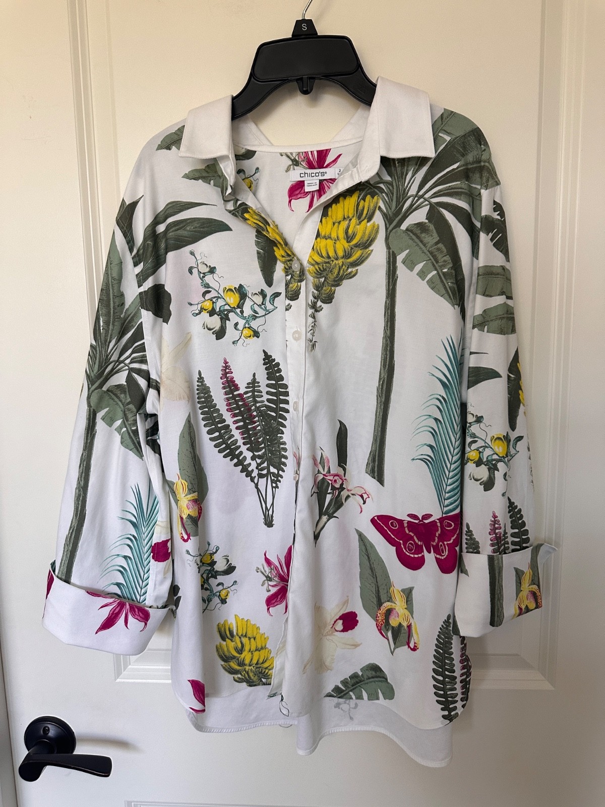 Chico’s No-Iron Stretch Button-Down Shirt White with Floral Size 2(Large / US12)