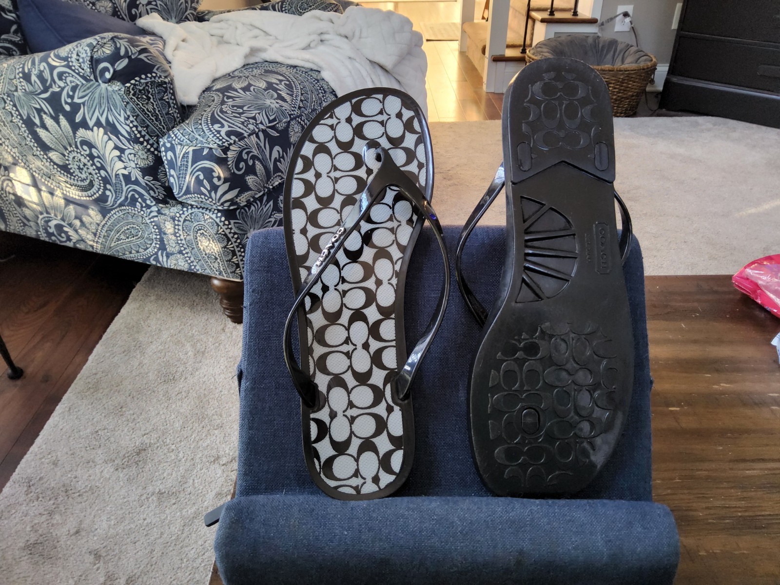 Coach Lyra Thong Sandals Womens 10B Black Logo Print Beach Pool Jelly Flip Flops