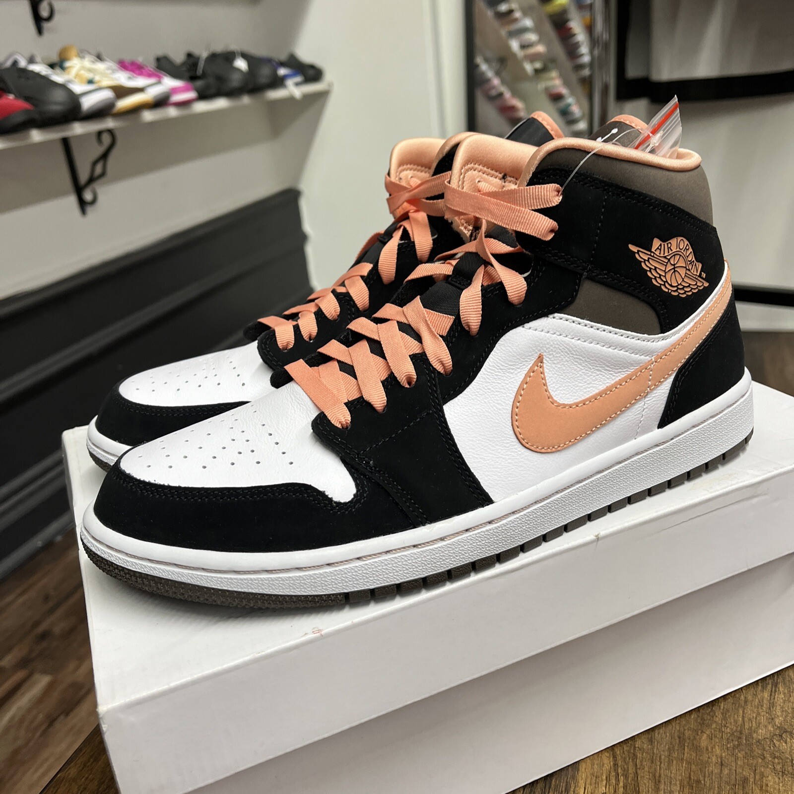 Nike Air Jordan 1 Retro Mid SE Peach Mocha DH0210-100 Size Women 12/ Men 10.5