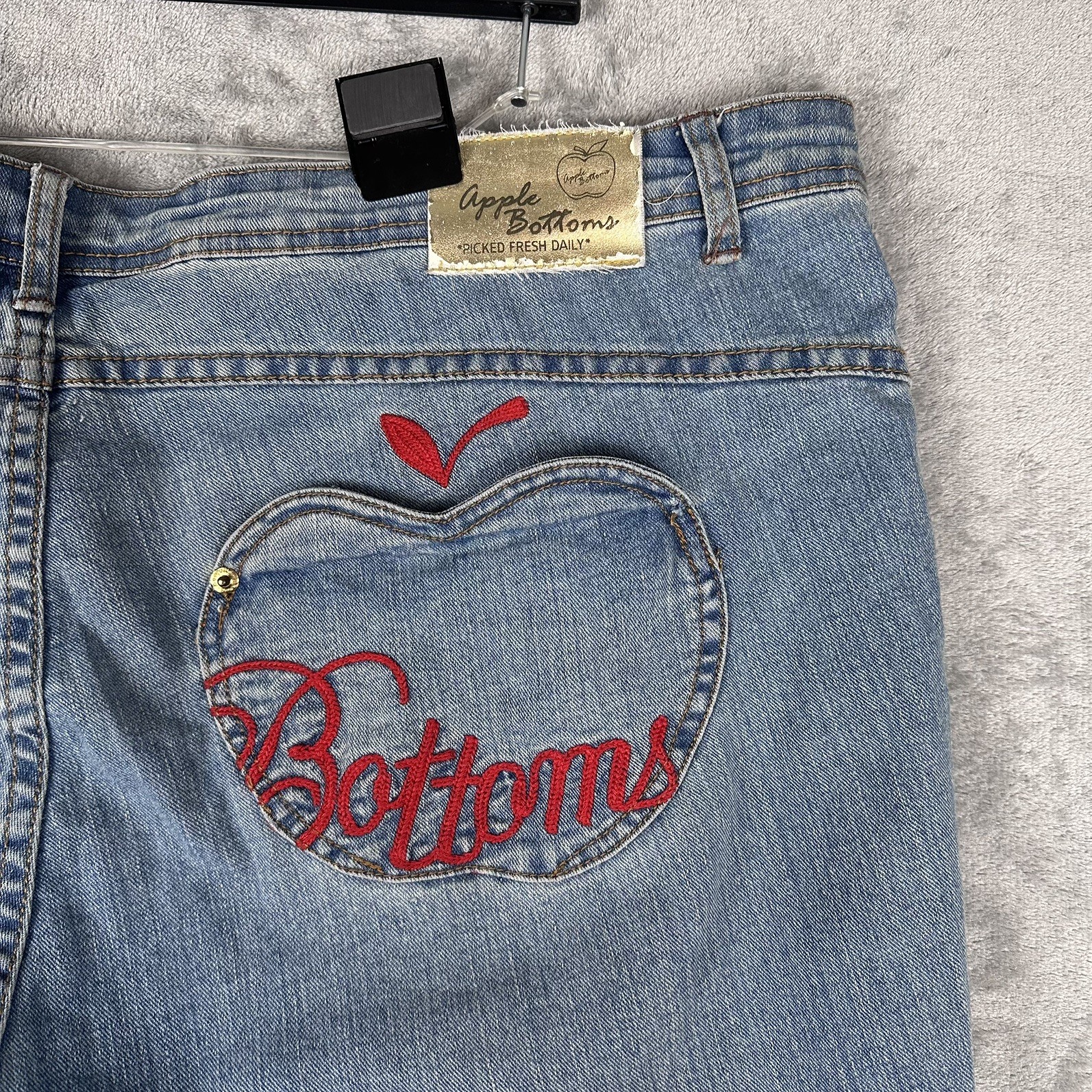 Vintage Apple Bottom Capri Jeans Women’s 21/22 Embroidered 90s Y2K Picked Fresh