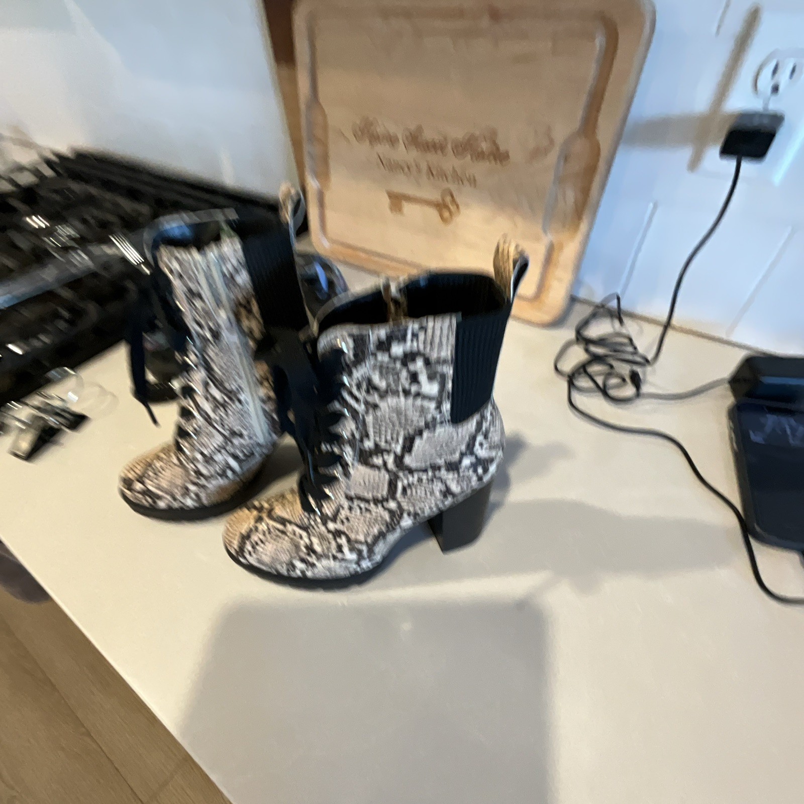 Steve Madden Women’s Snake Print Leather Ankle Bootie Lace-Up Zip Round Toe 7