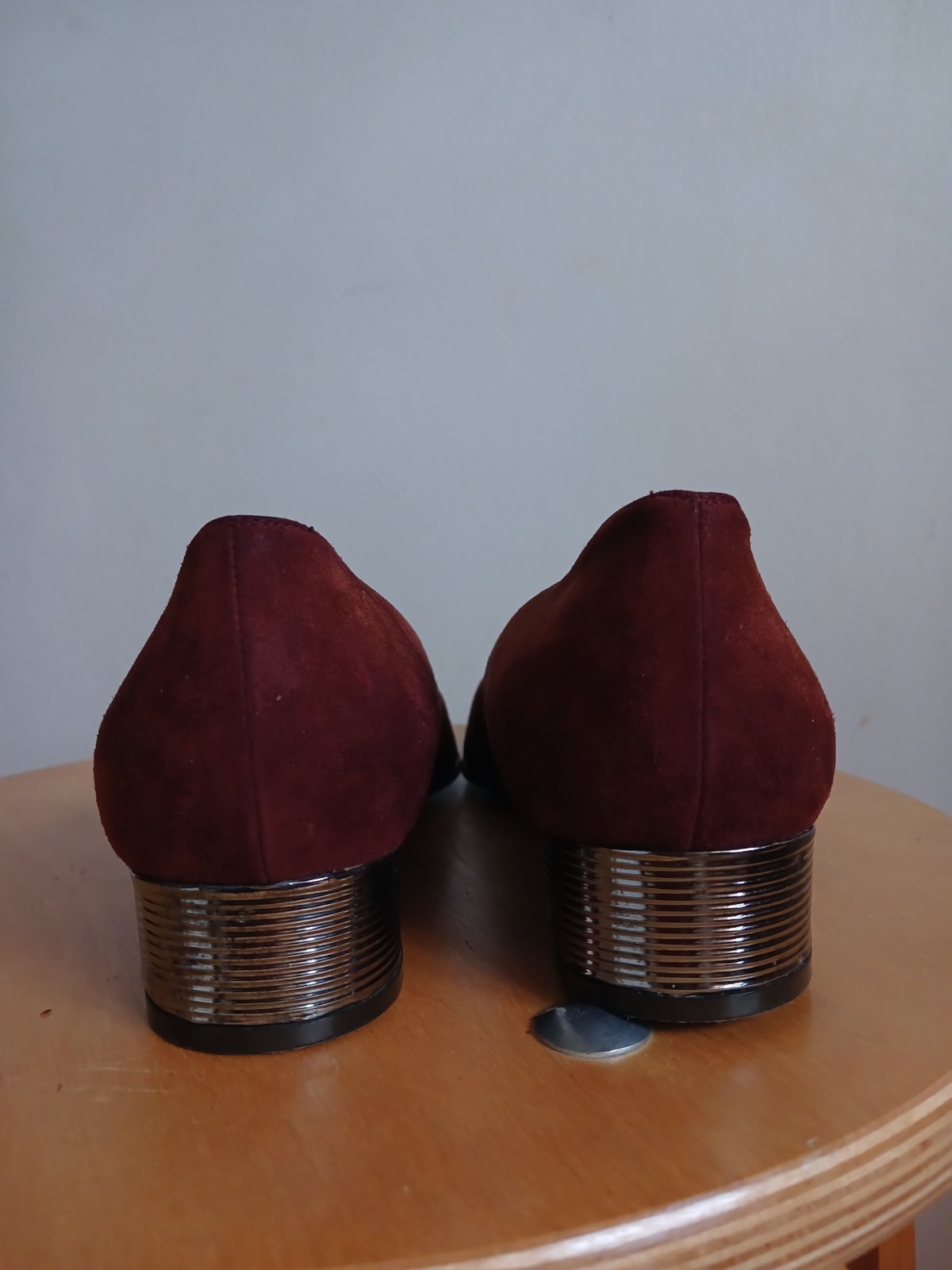 BRUNO MAGLI Two-Tone Suede Pumps EU 39 Cap Toe Block Heel Quiet Luxury