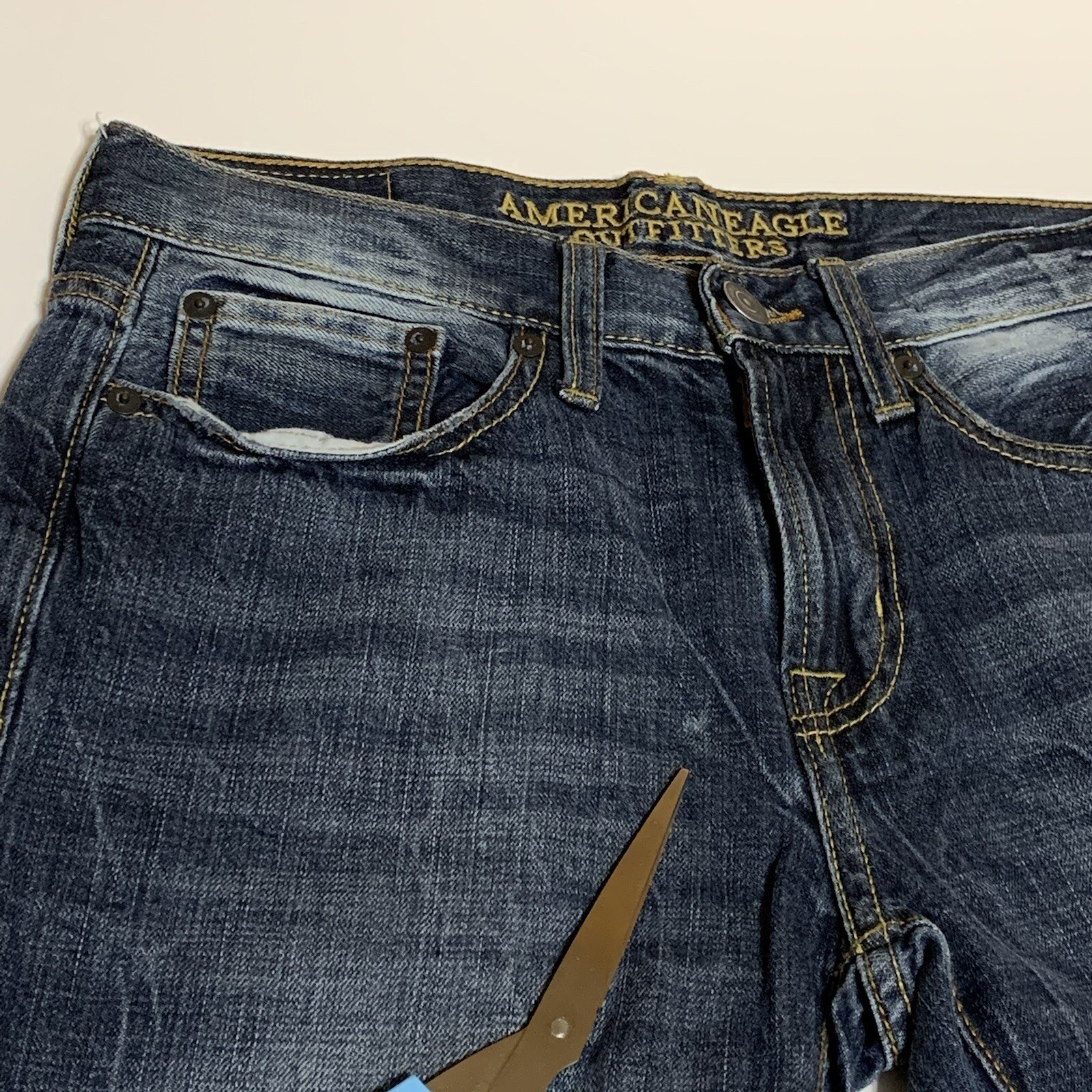 American Eagle Original Straight Jeans Mens Measures 30×29 Whiskers Fade Lines