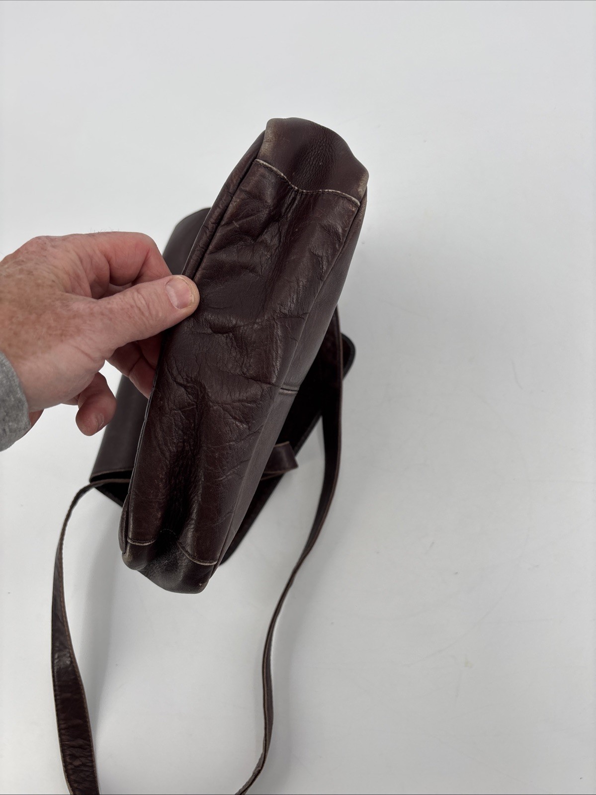 Vintage Le Donne Simple Brown Leather Flap Crossbody Purse/Bag 12”x9.5”