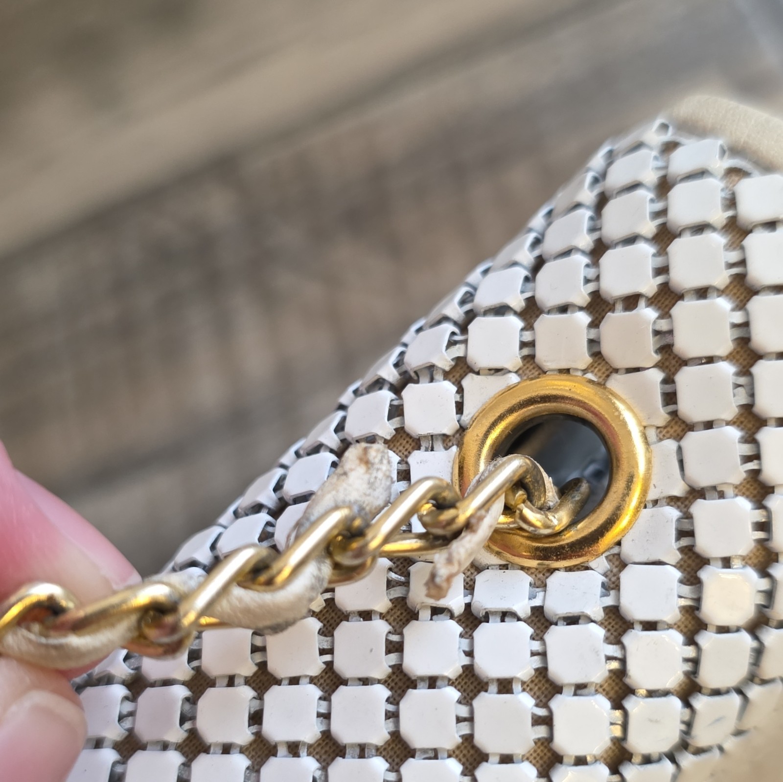 Whiting & Davis White Mesh Shoulder Bag Gold Chain Strap Magnetic Closure