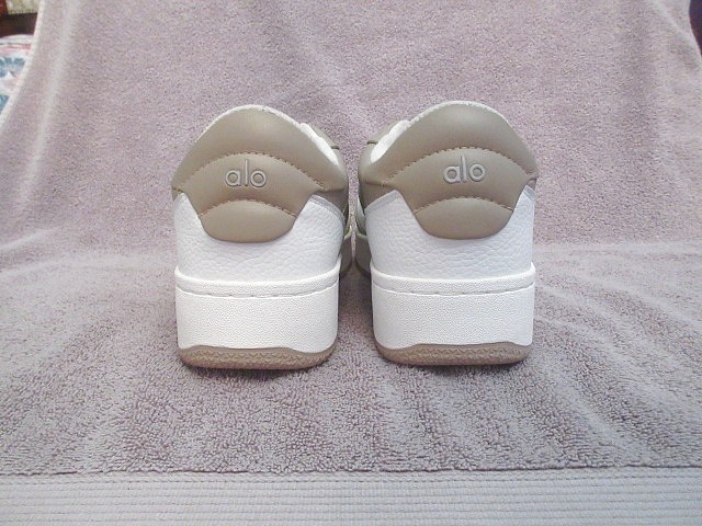 ALO Recovery Mode Sneaker Womens 10 Comfort Cushioned Foam Vegan Leather Arch
