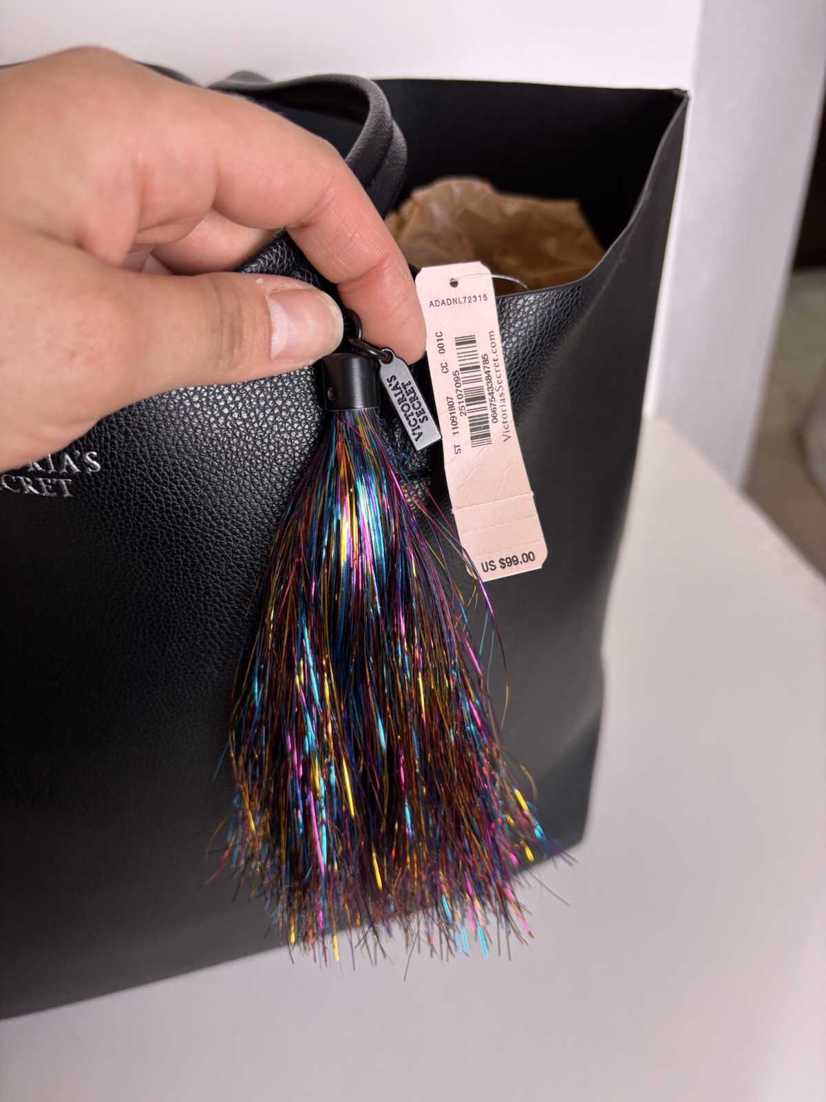 VICTORIA SECRET BLK XL Pebbled Tote Travel Bag w/ Rainbow Sparkle Tassel Charm