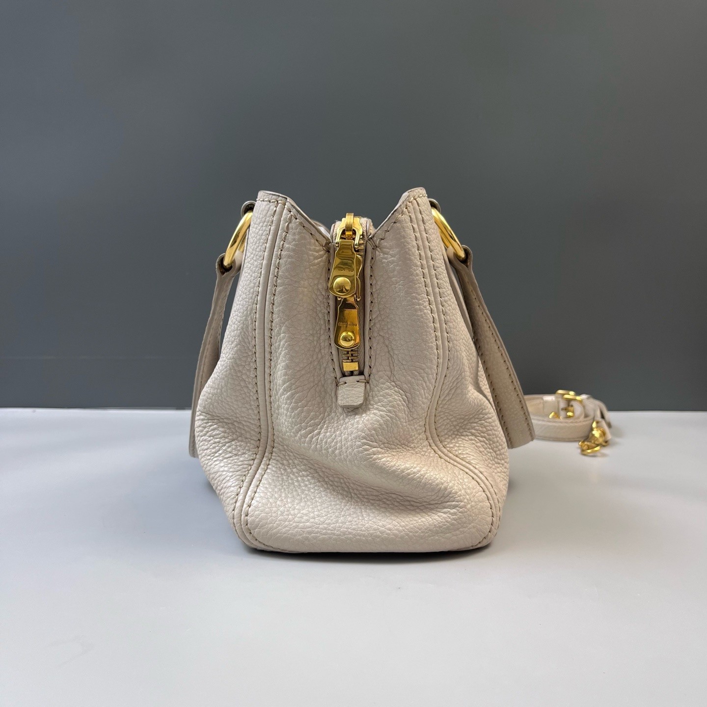 Miu Miu Pre-Owned Authentic Crossbody Bag Off White 28*24*14