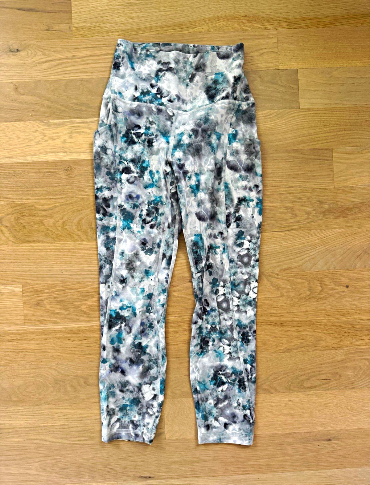 Excellent Condition. lululemon Women’s Floral Align Leggings 4