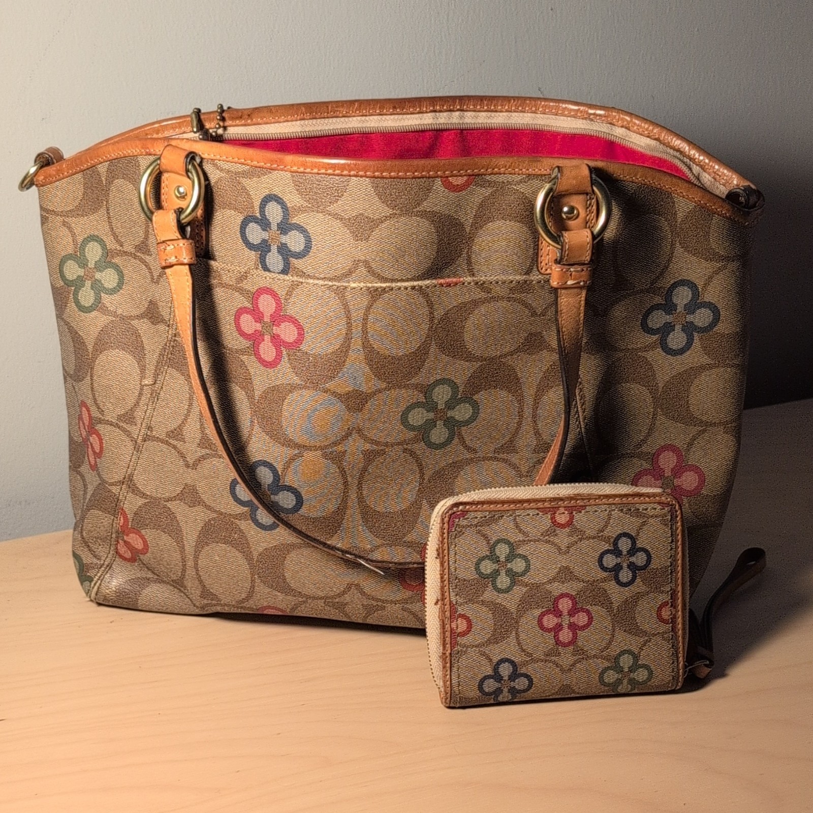 Coach Signature Logo Floral Tote Bag Zip Closure + Matching Wristlet Wallet