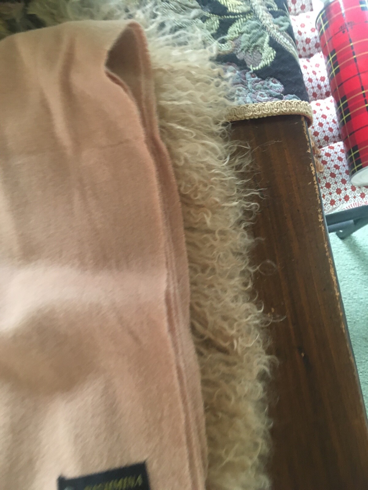 GORGEOUS Pasmina scarf/shawl – 64 x 48 inches – wool & faux fur – pink
