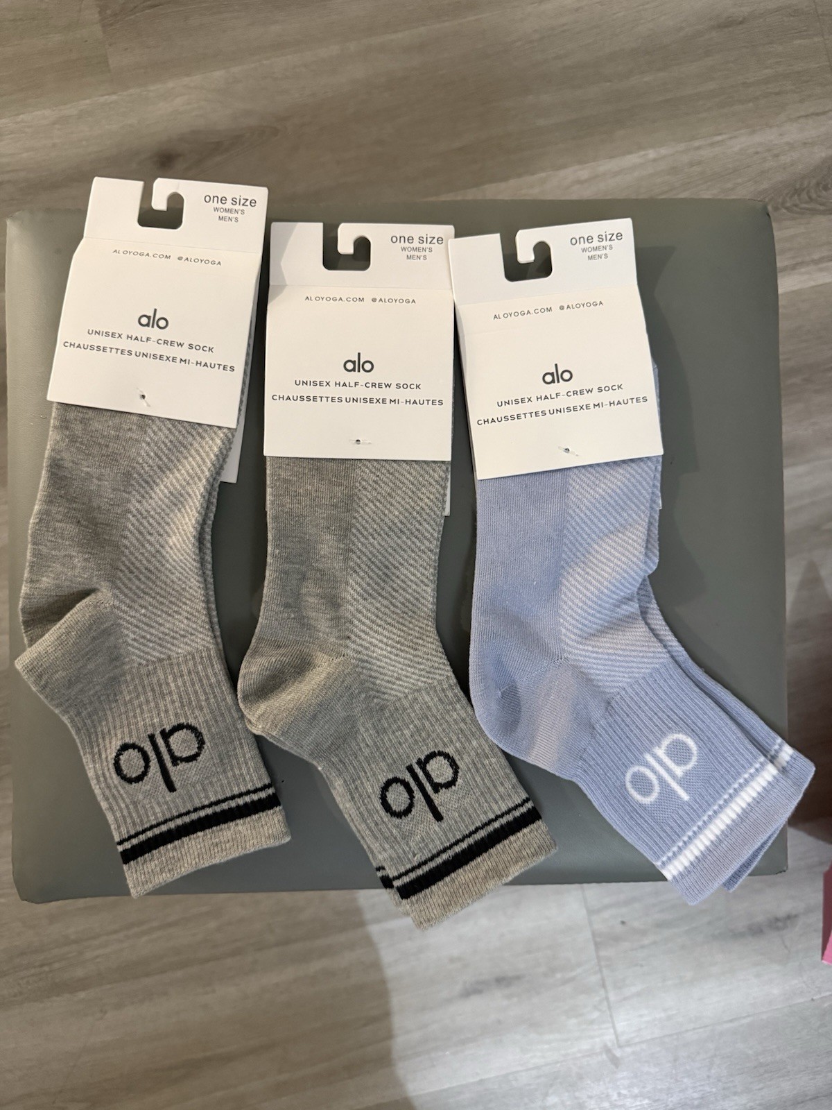 Alo Unisex Crew Socks 3 Pairs Gray/Blue One Size Herringbone Logo