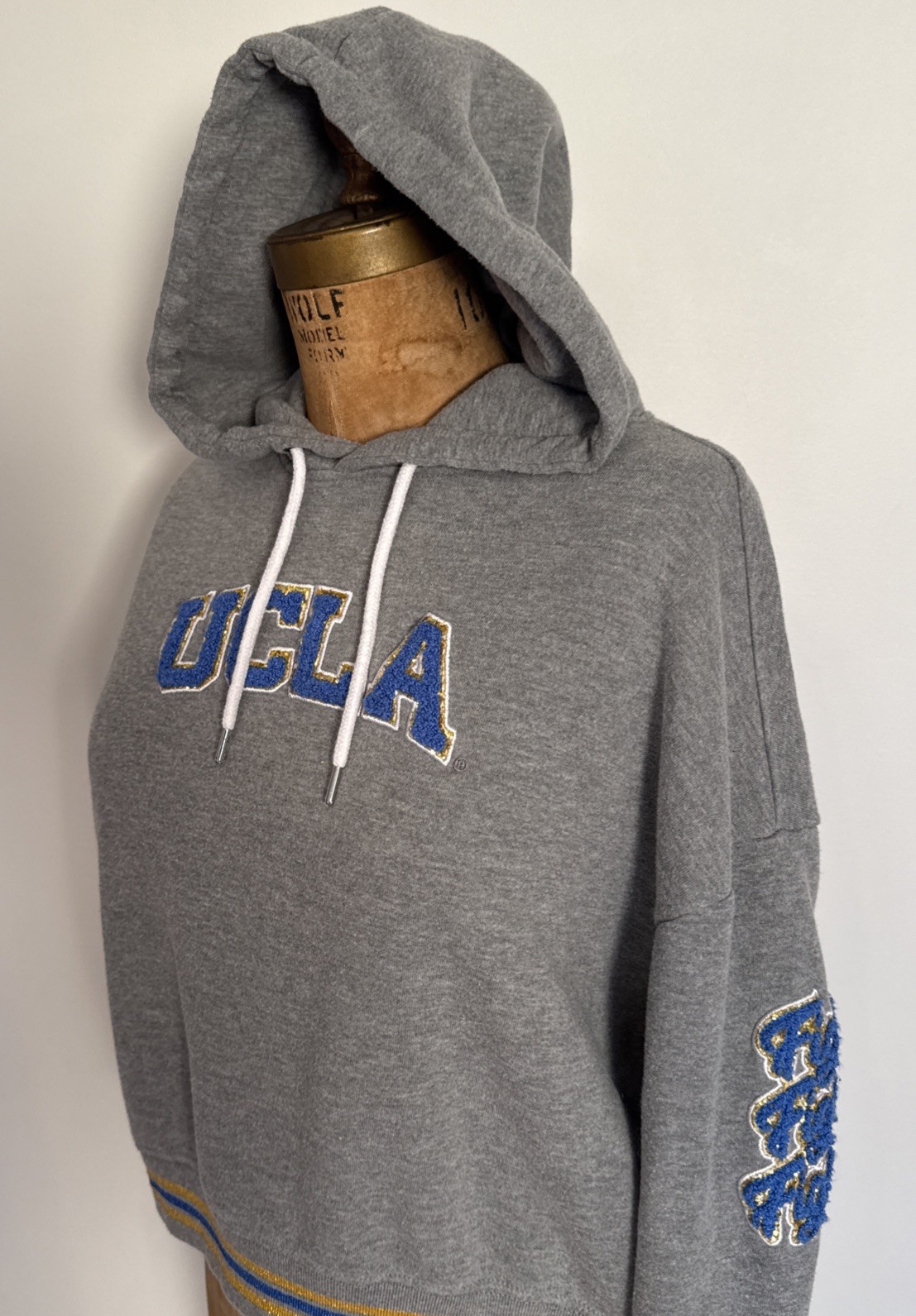 The Wild Collective UCLA Bruins Varsity Letters Bling Cropped Pullover Hoodie M