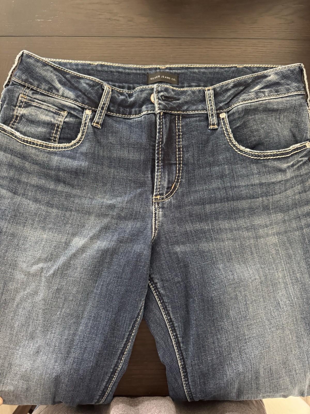 Silver Jeans Co. Women’s Mid-Rise Slim Bootcut Stretch Jeans Medium Wash Blue