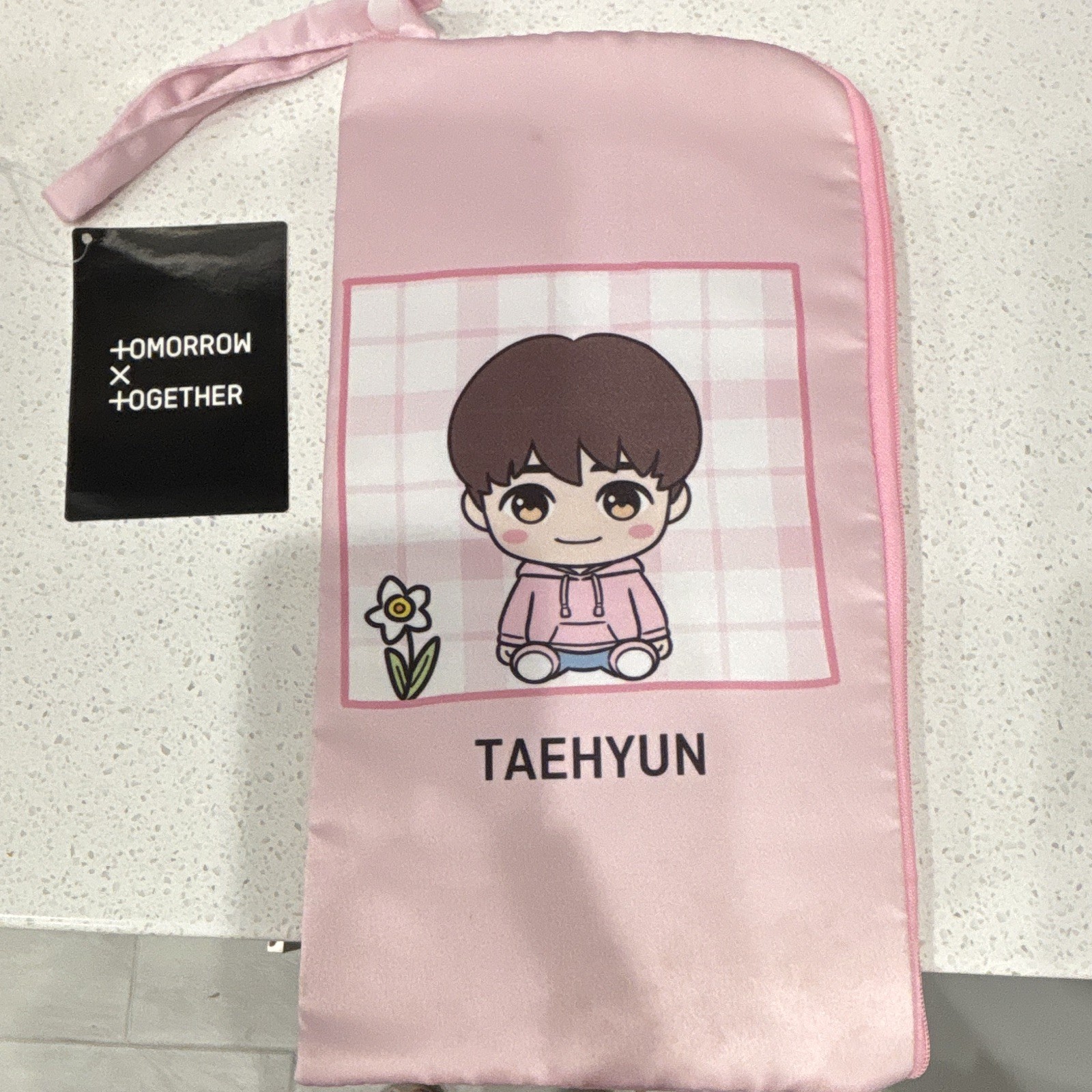 TOMORROW X TOGETHER Taehyun Pink Zip Wristlet Pouch w/ Brand Card