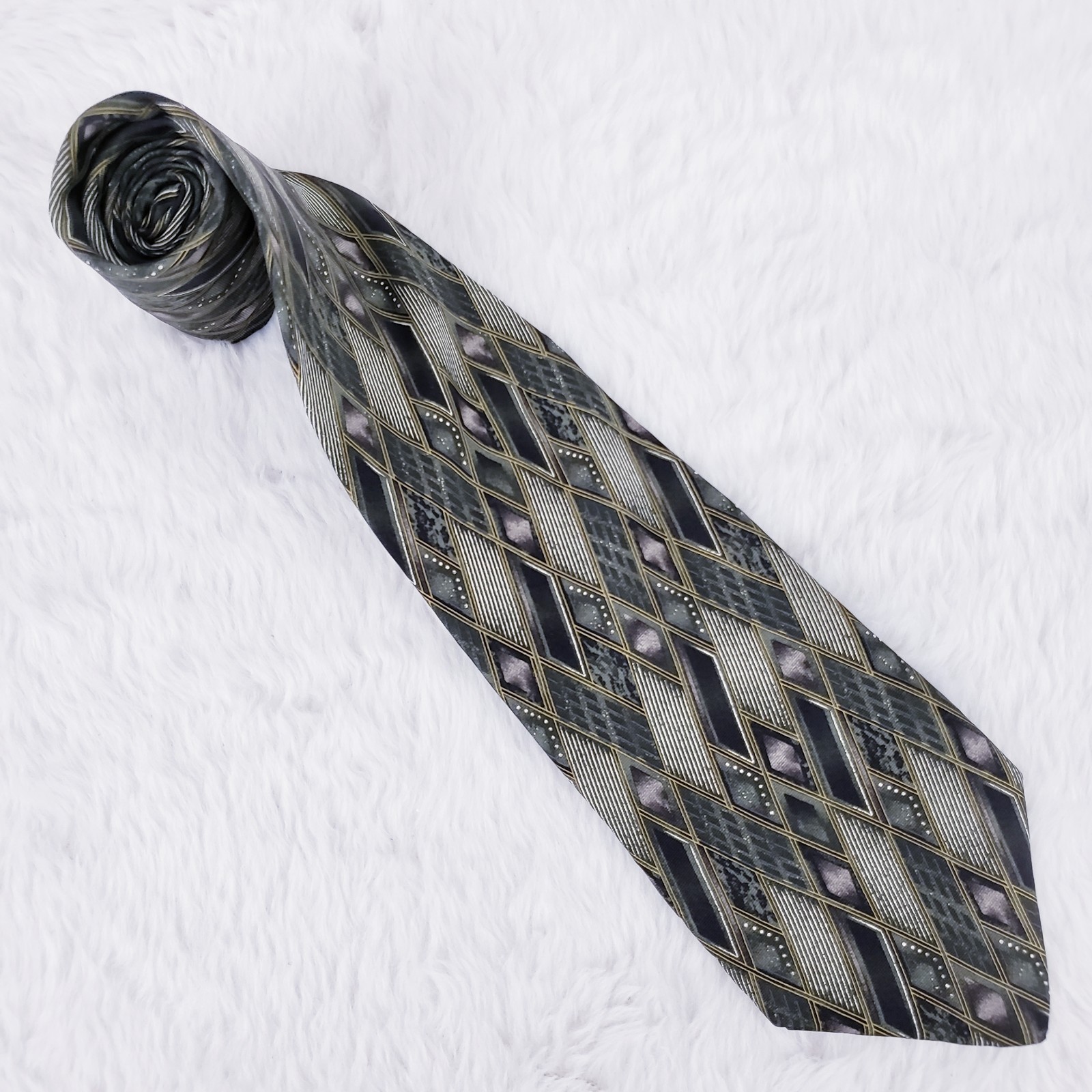 Arrow Green Geometric 100% Silk Neck Tie 58″ Long 3 3/4″ Wide NWOT