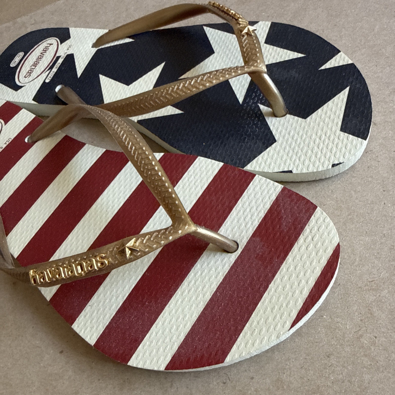 Havaianas Slim US Flag with Gold Straps and Metal Logo 39/40 Preowned Excellent