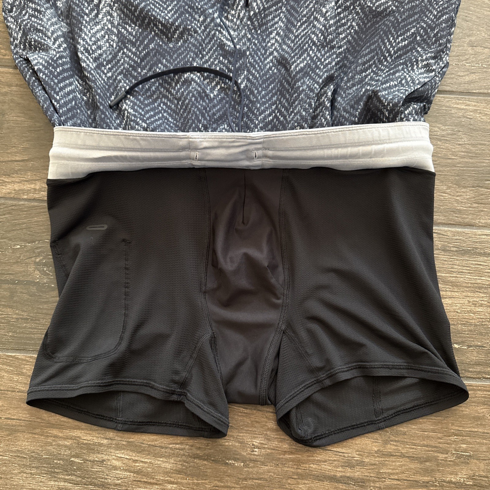 Lululemon Shorts Men Large Lined 9 Inseam Navy Chevron Athletic Drawstring