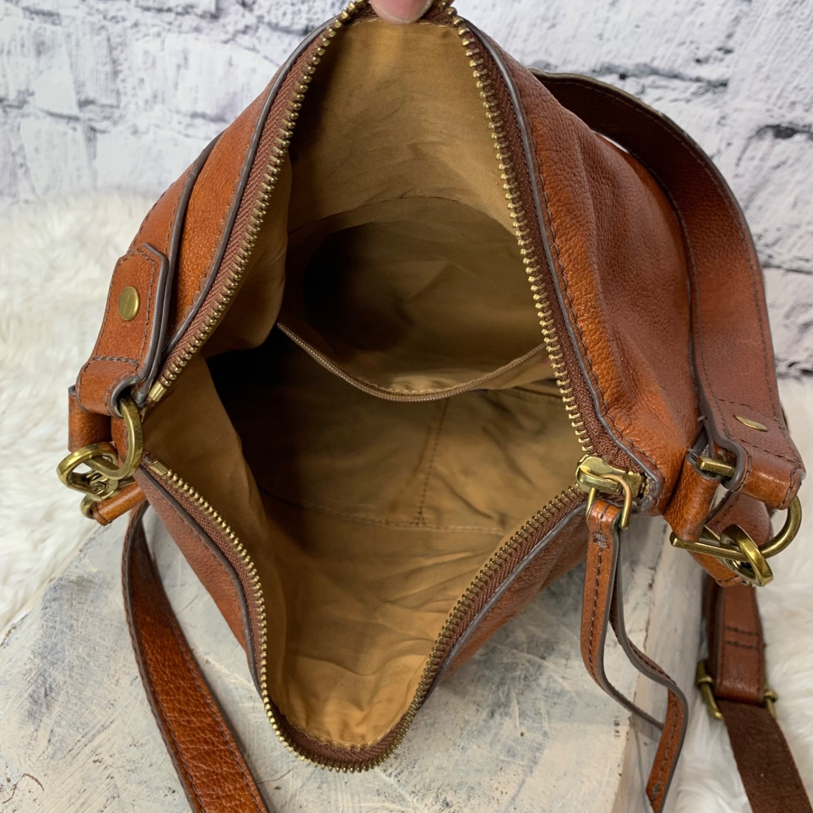Fossil Amelia Hobo Crossbody Shoulder Bag Brown Leather SHB1819 Distressed