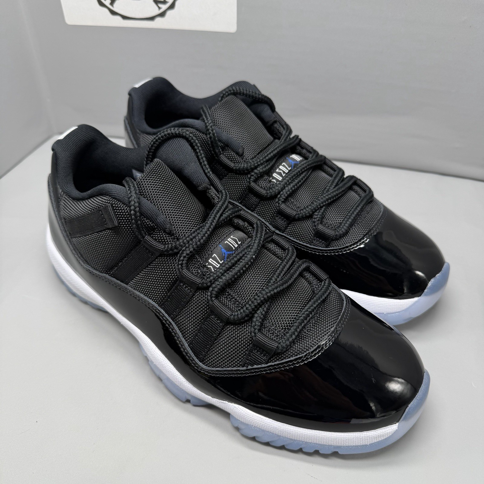 Air Jordan 11 Men Retro Low Space Jam Sneaker FV5104-004 Size 8 NEW B-Grade