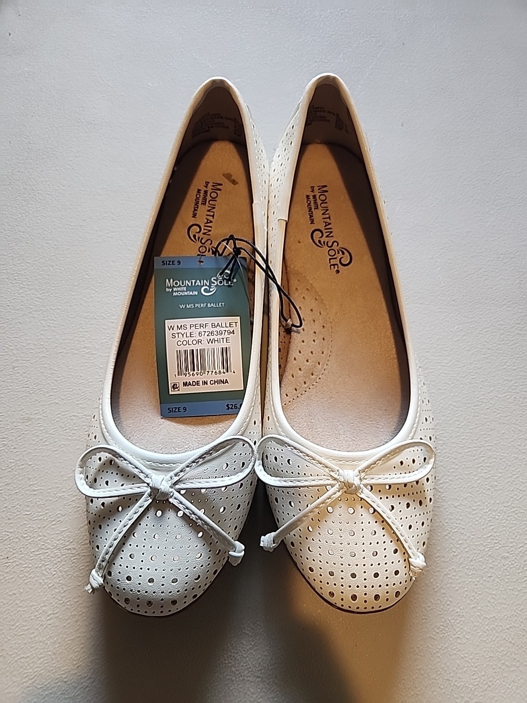 Mountain Sole Womens Perforated Ballet Flats White Bow Comfort Insole Size 9 New