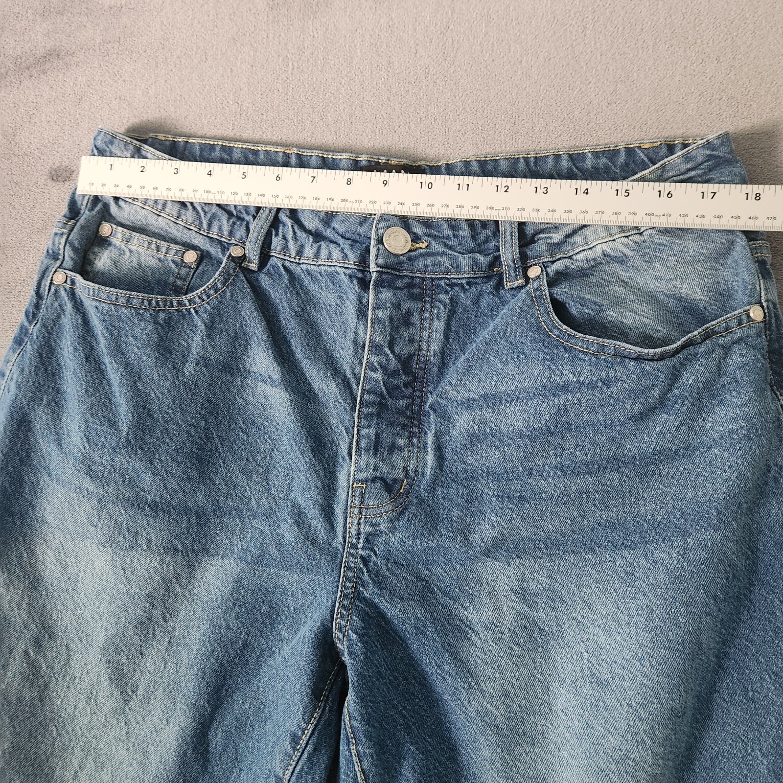 BOOHOO MAN Jeans Mens Size 36 RELAXED FIT MEN’S JEANS Light Wash Distressed