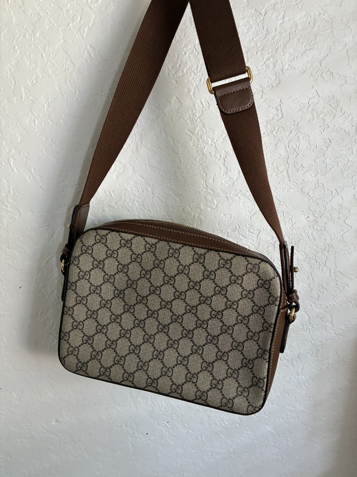 Gucci GG Collection Vintage Logo Mailman Bag Crossbody Bag Unisex 10×2.3×7.8 in