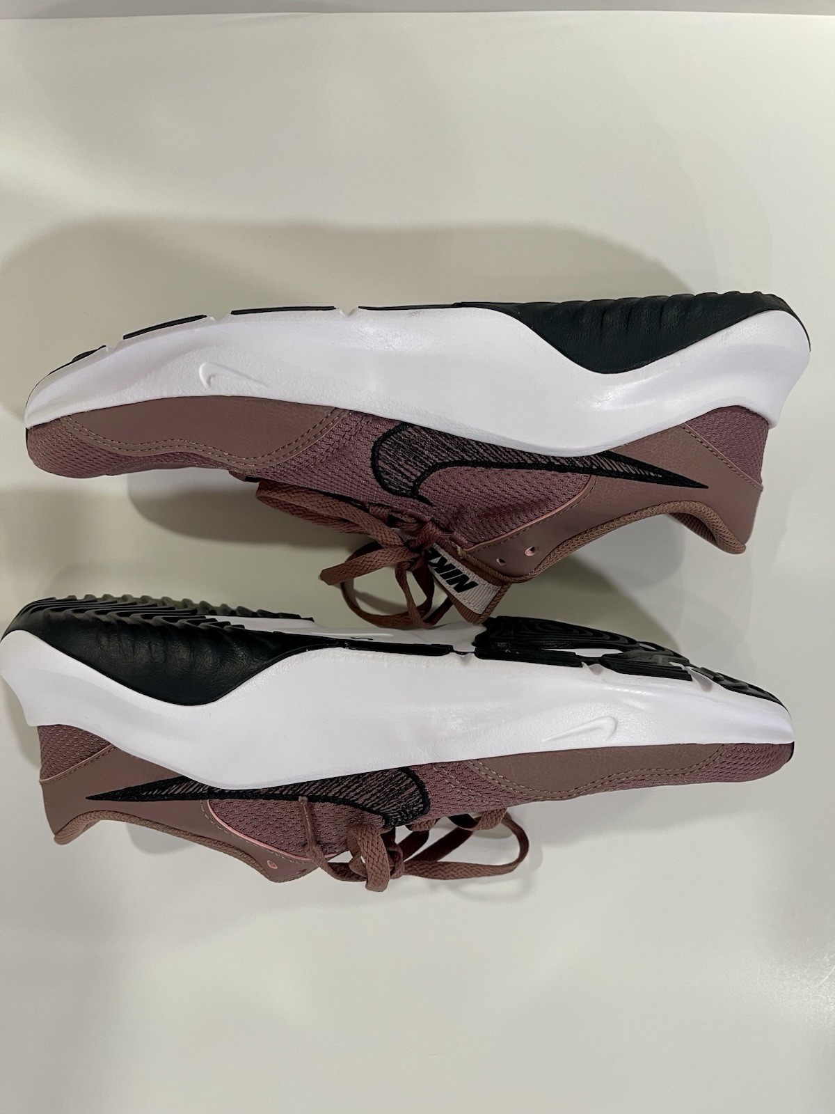 Nike Legend Essential 3 Mauve Training Shoes Men 10 / Women 11.5 DM1119-200