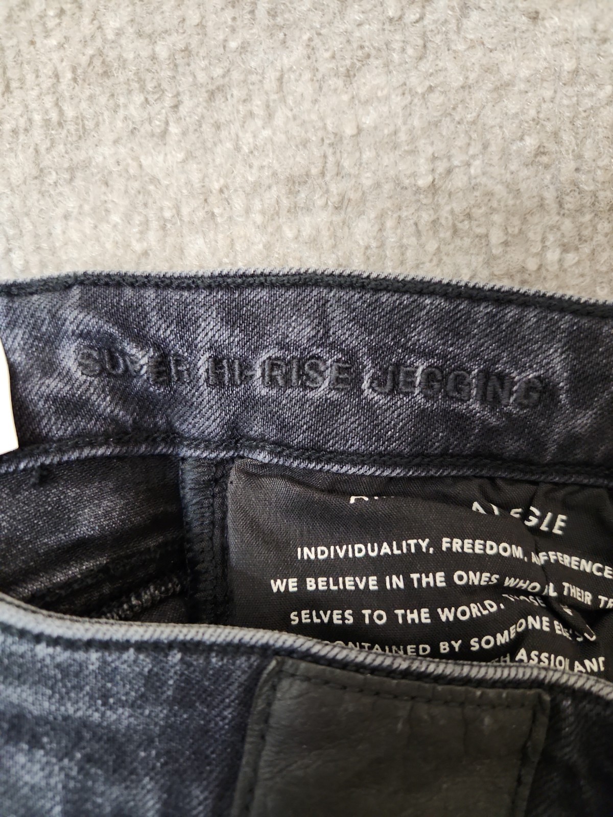 American Eagle Super Stretch Jegging Jeans Womens 2 Black Wash Raw Hem NEW