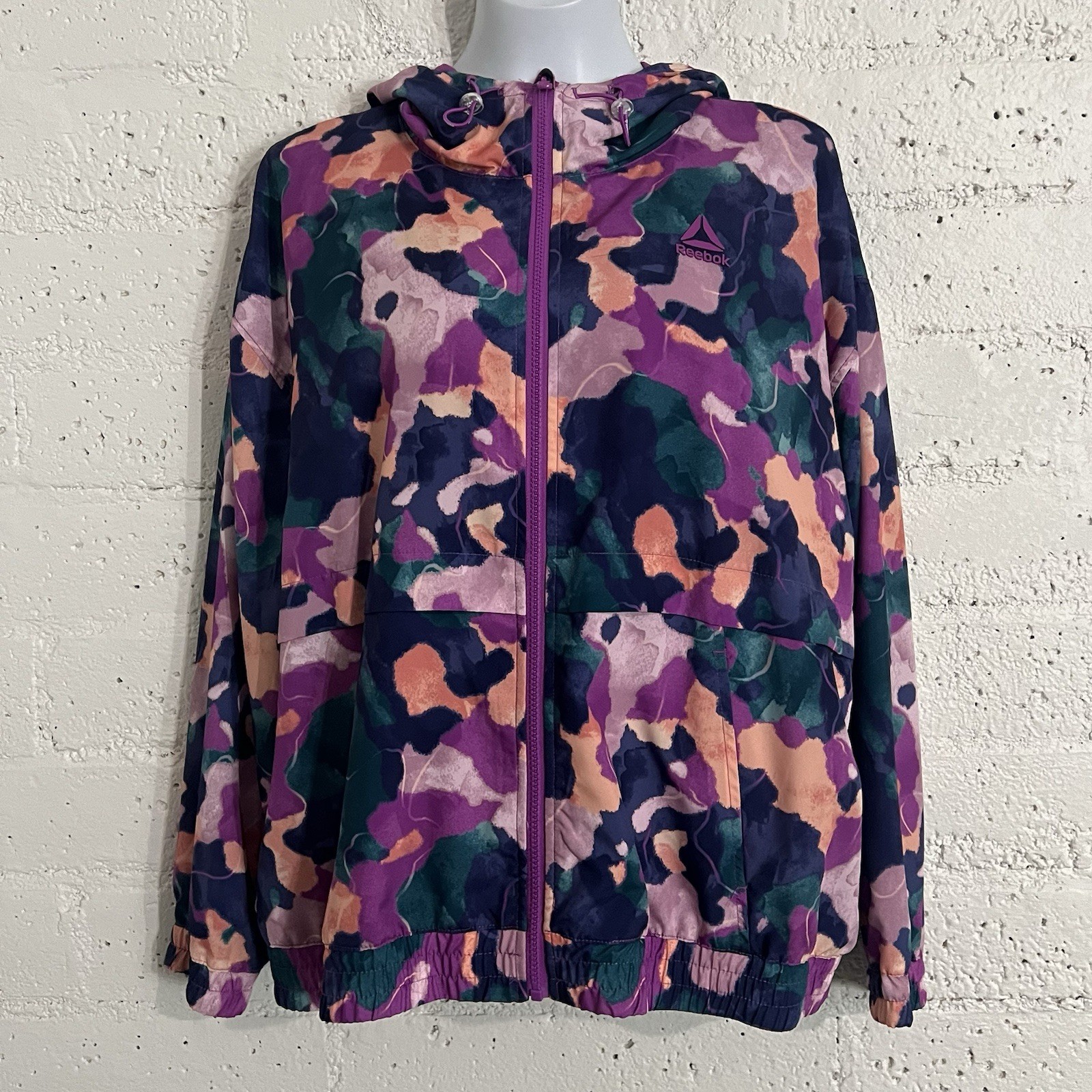 Reebok Womens Jacket XL Purple Camo Windbreaker Full Zip Hooded Breathable P5