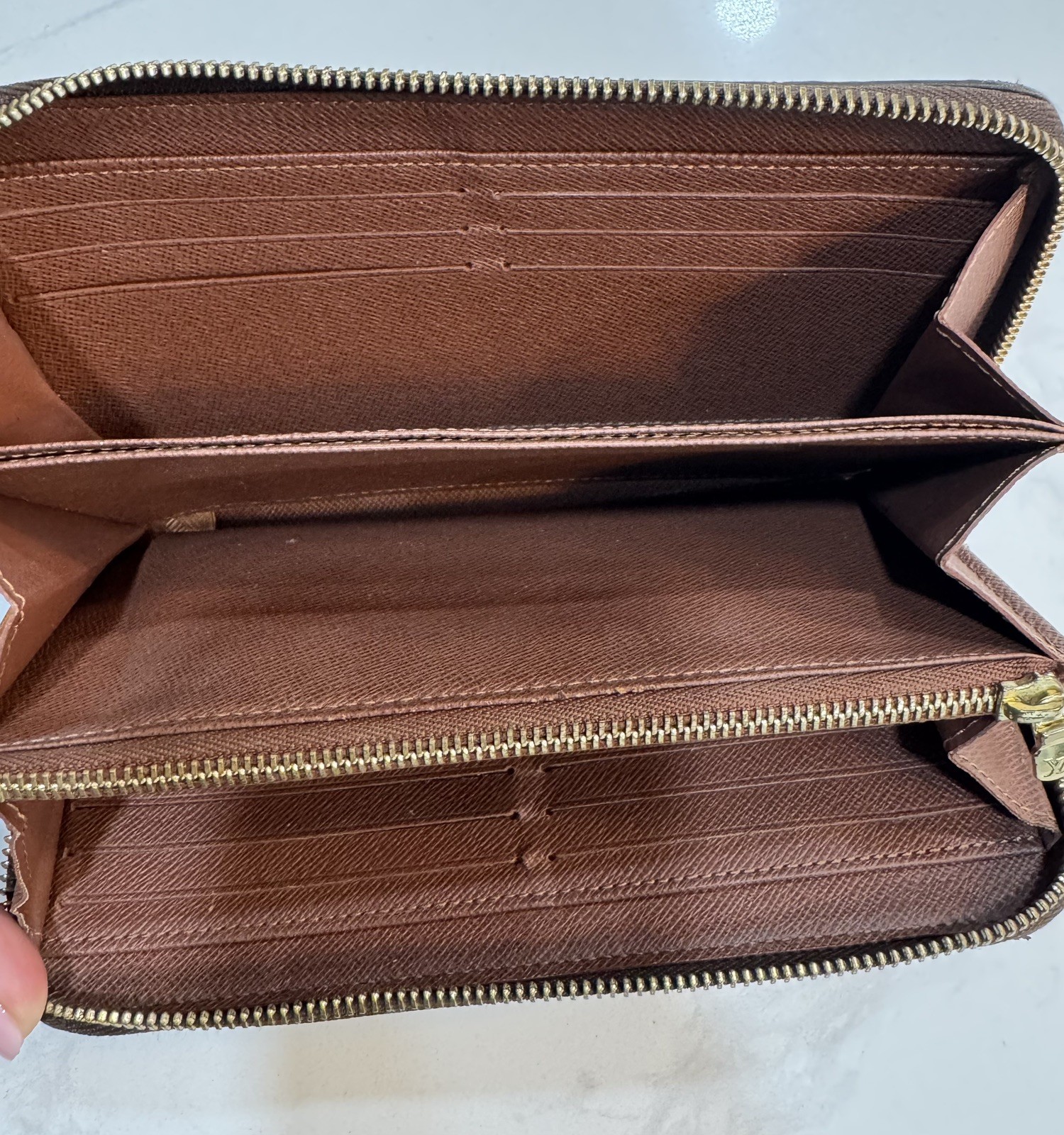 LOUIS VUITTON LV Monogram Canvas Zippy Wallet -Brown