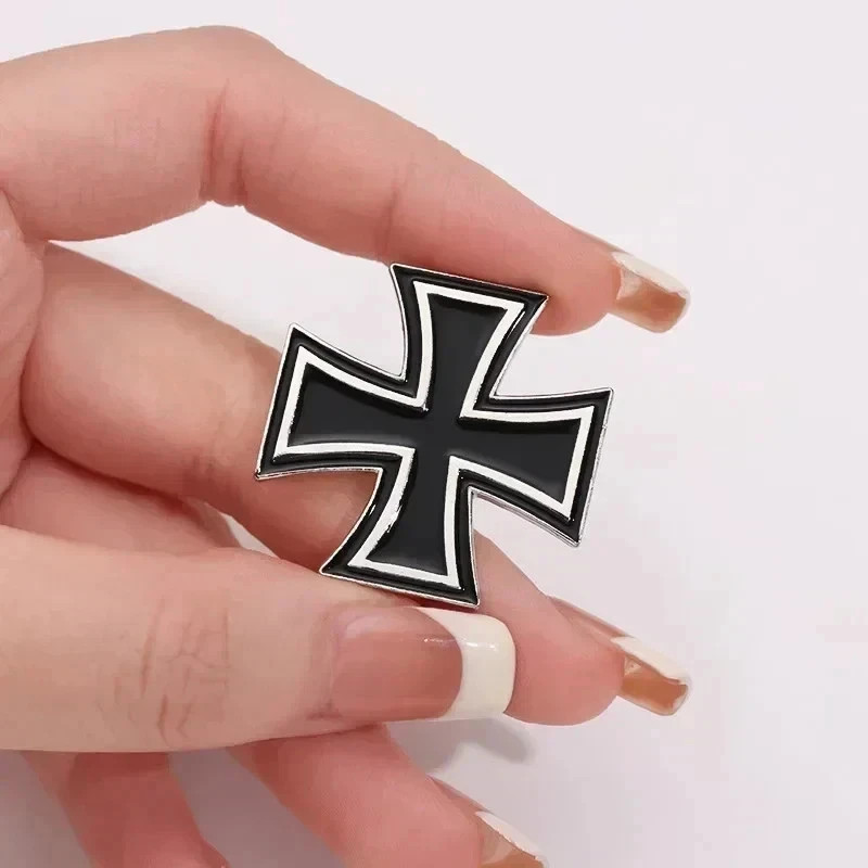 IRON CROSS Cigarette Case – Leather Stainless Steel – Enameled Steel Emblem
