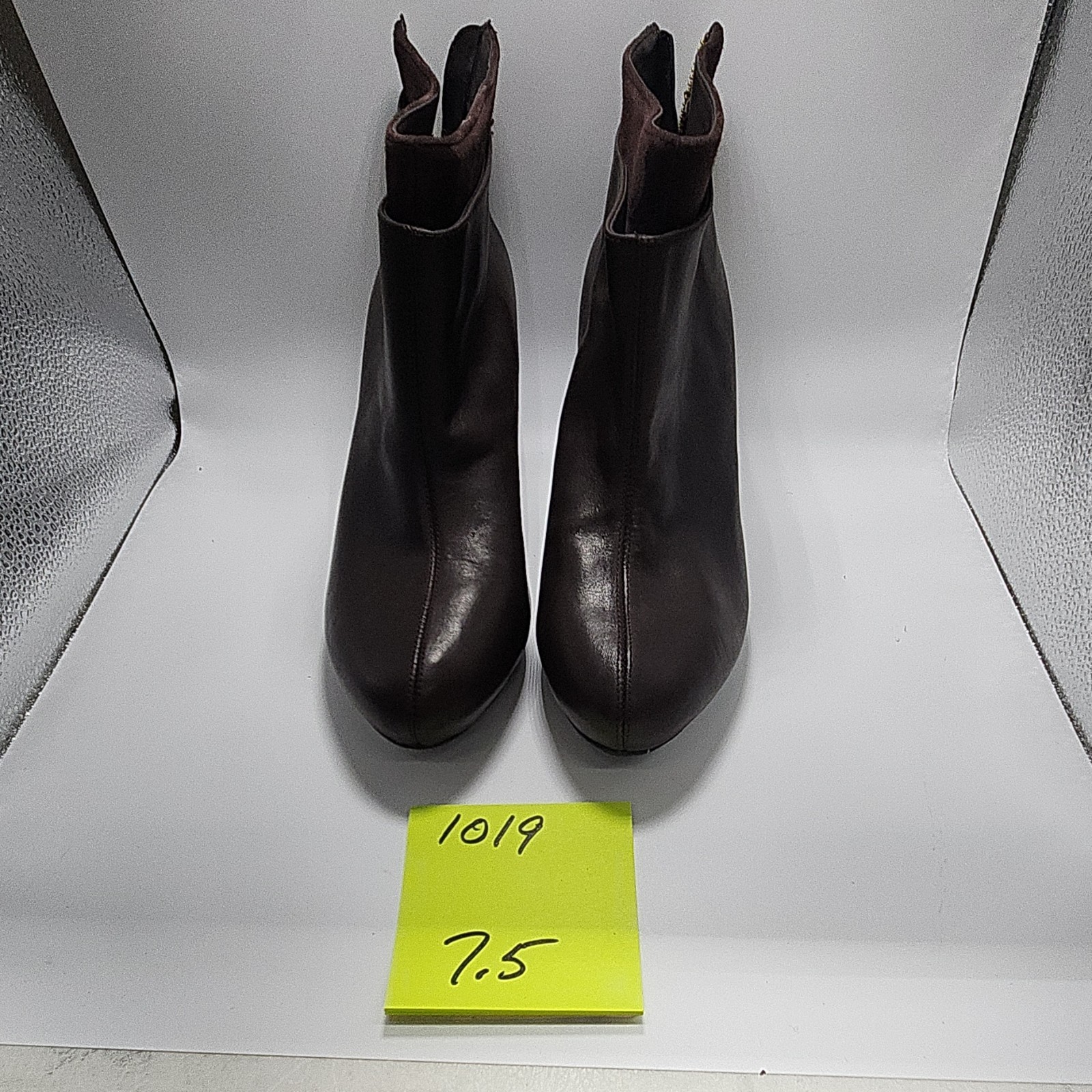 Me Too Women’s Brown Leather Ankle Bootie Boots Zip Round Toe US 7.5 EU 38