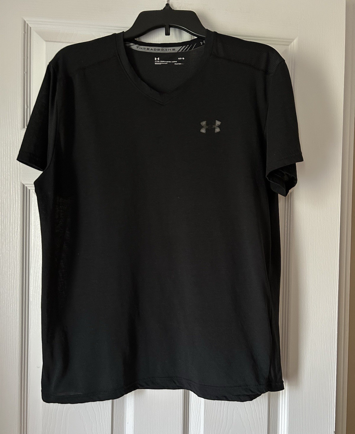 Under Armour HeatGear Threadborne Men’s Black Fitted V-Neck Tee, Size L