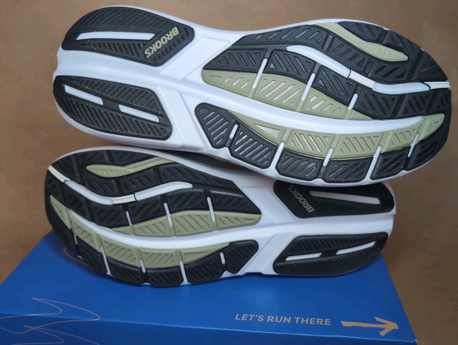 New Brooks Ghost Max 3 Mens 12.5 WIDE Bright White Black Tea Run Walk Neutral