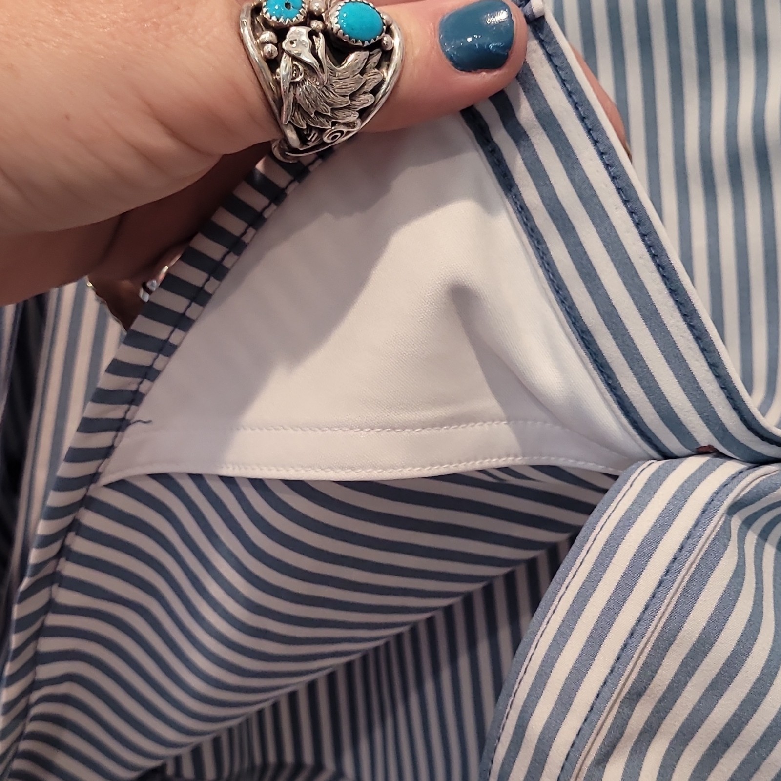 AG Gear womens medium Blue/White Striped Button-Up Long Sleeve dri-fit
