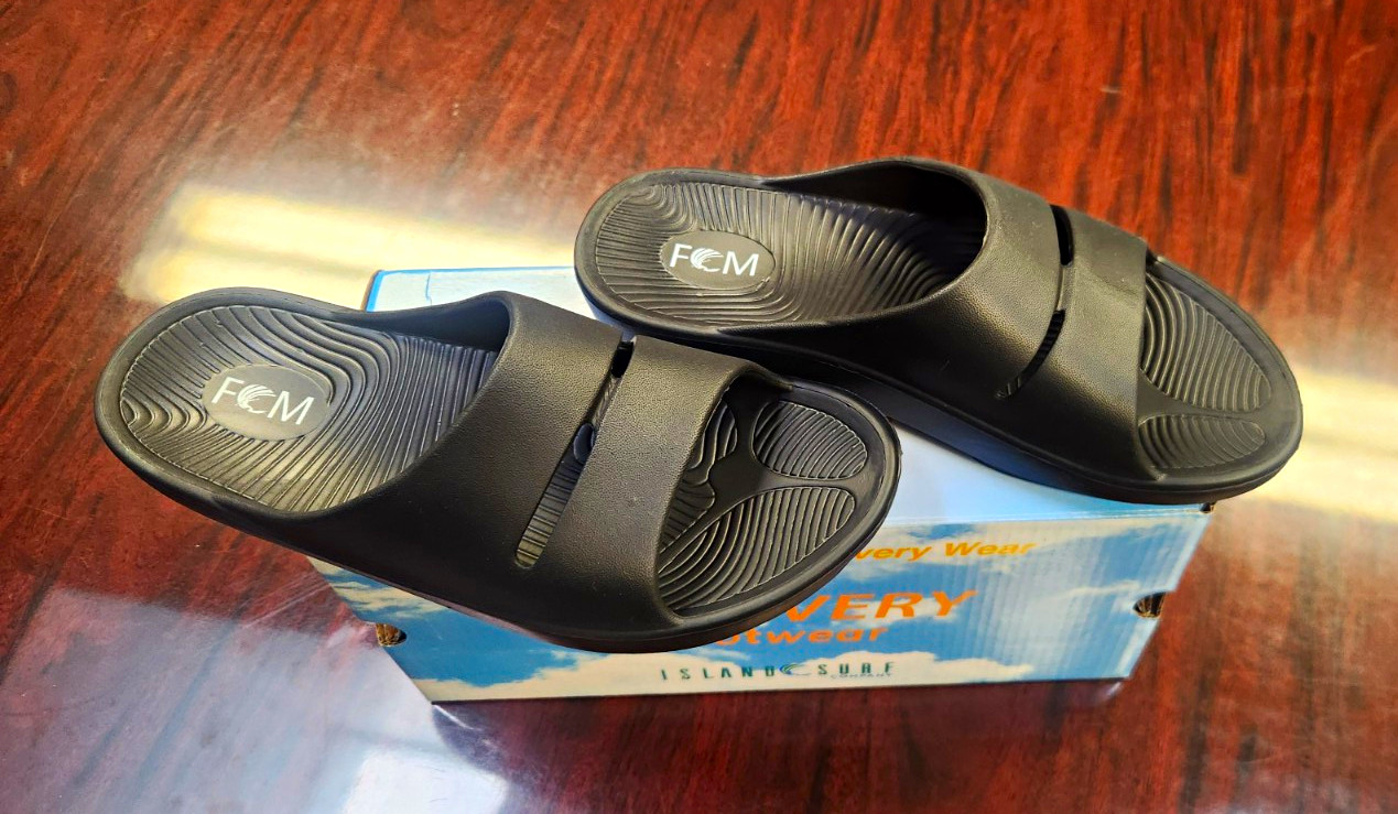 Island Surf Company Crest II Recovery Slide Sandals Black US 7 M