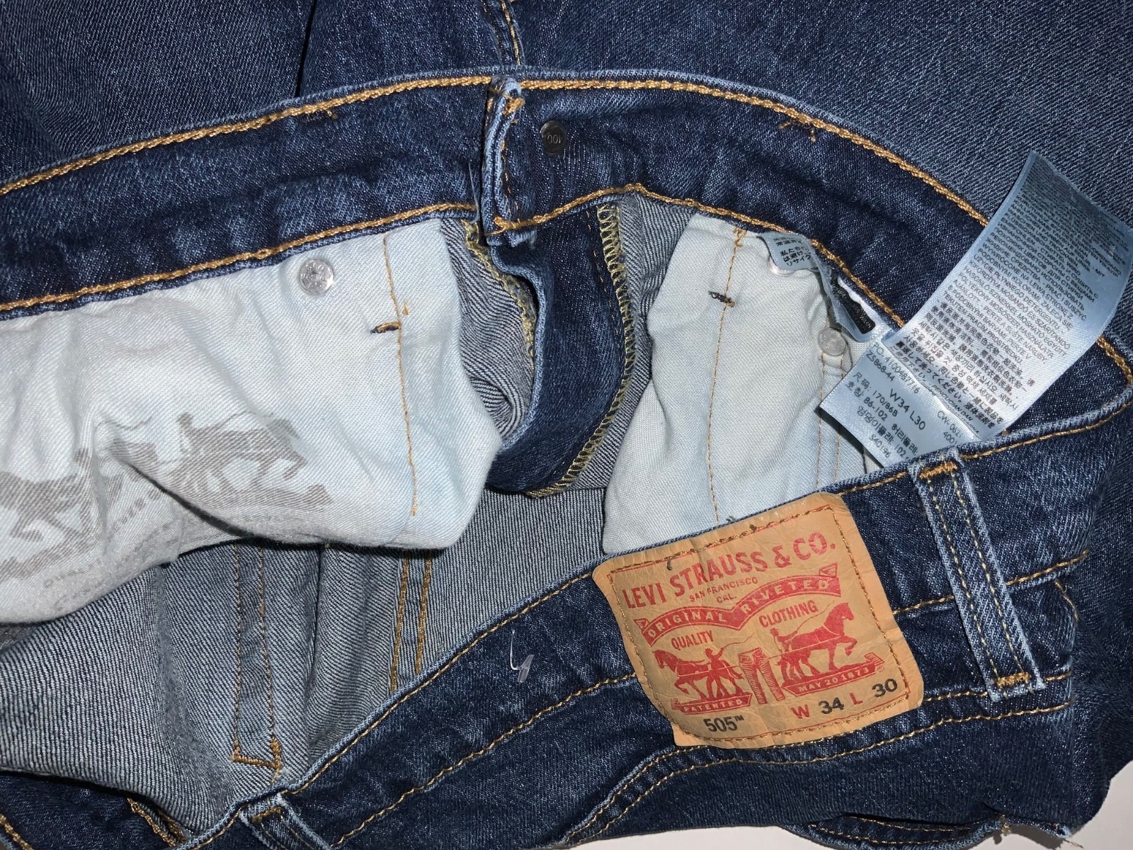 LEVI STRAUSS 505 34×30 STR /Reg. Fit thru thigh Sits below waist Lt fade Wash