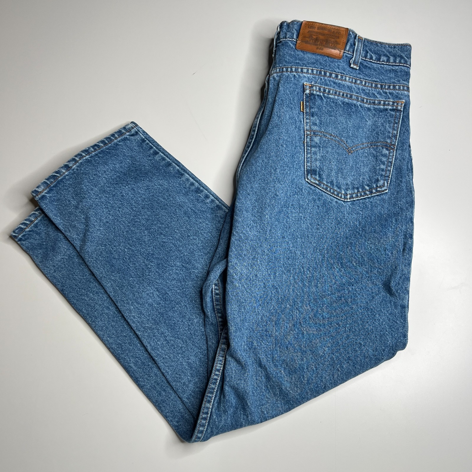 Vintage Levi’s 540 Relaxed Fit Jeans Men’s W38 L30 Blue Denim USA Made Brown Tab
