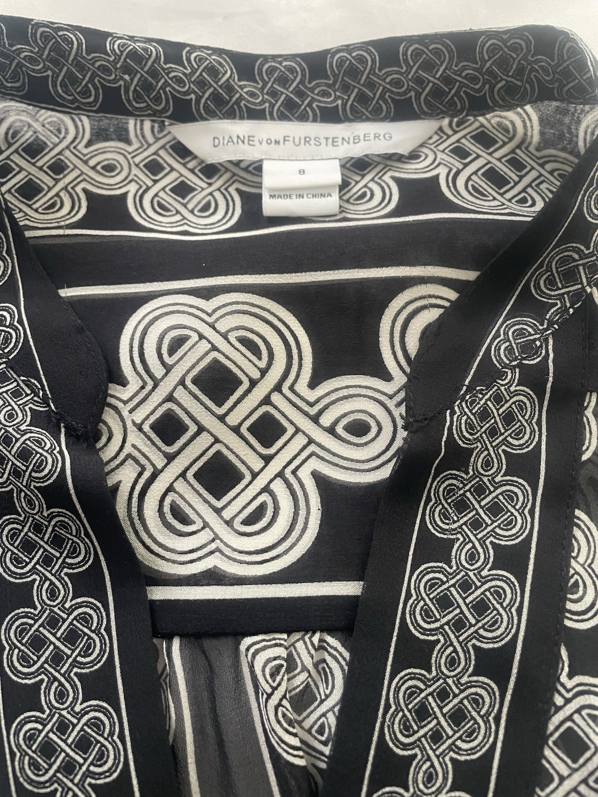 Diane Von Furstenburg Sz 8 Silk Harlow Blouse Black White Knot Pattern Classy,