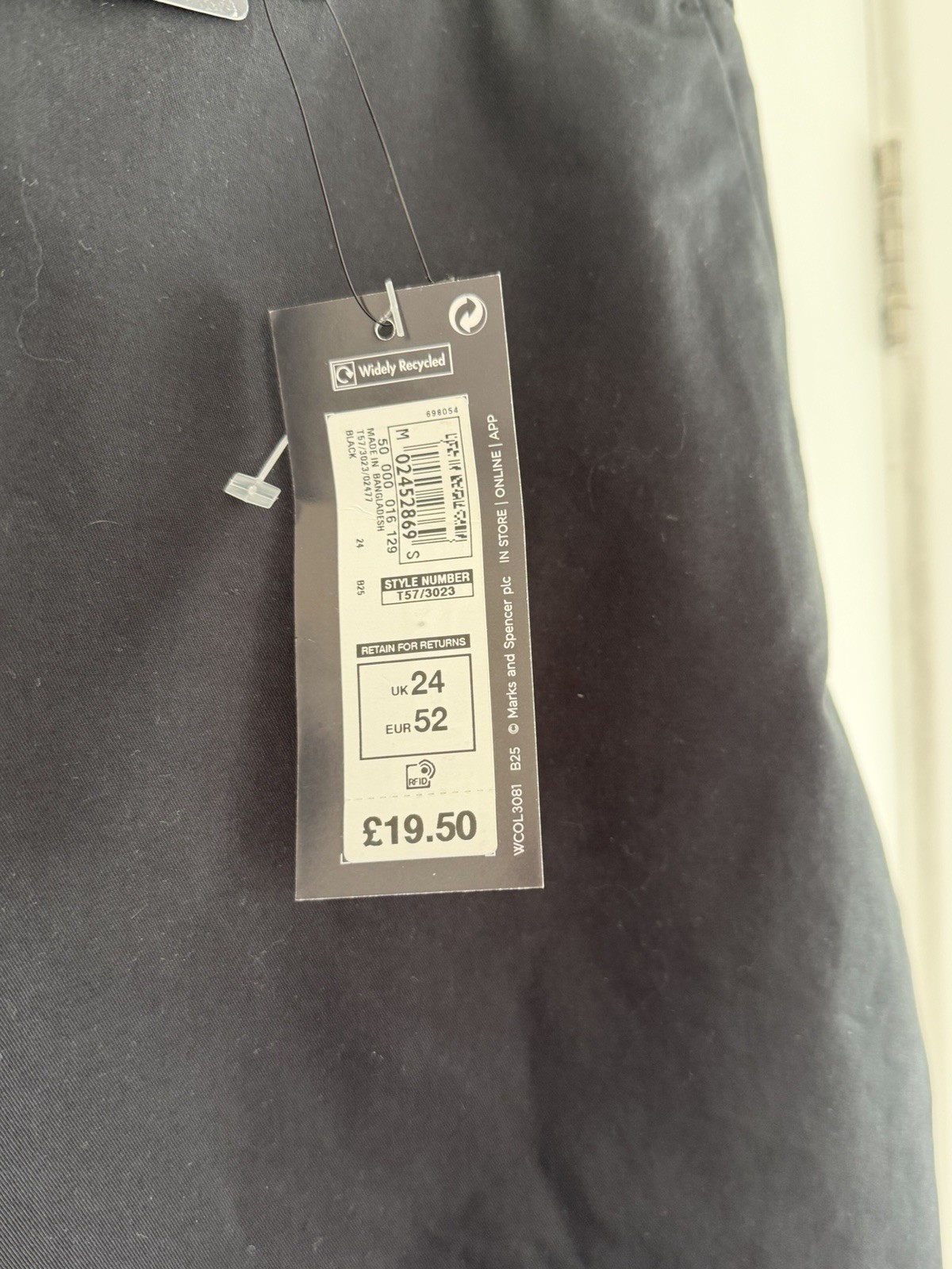 BNWT 2 Pairs Plus Size 24 M&S Knee length Shorts In Black And Grey