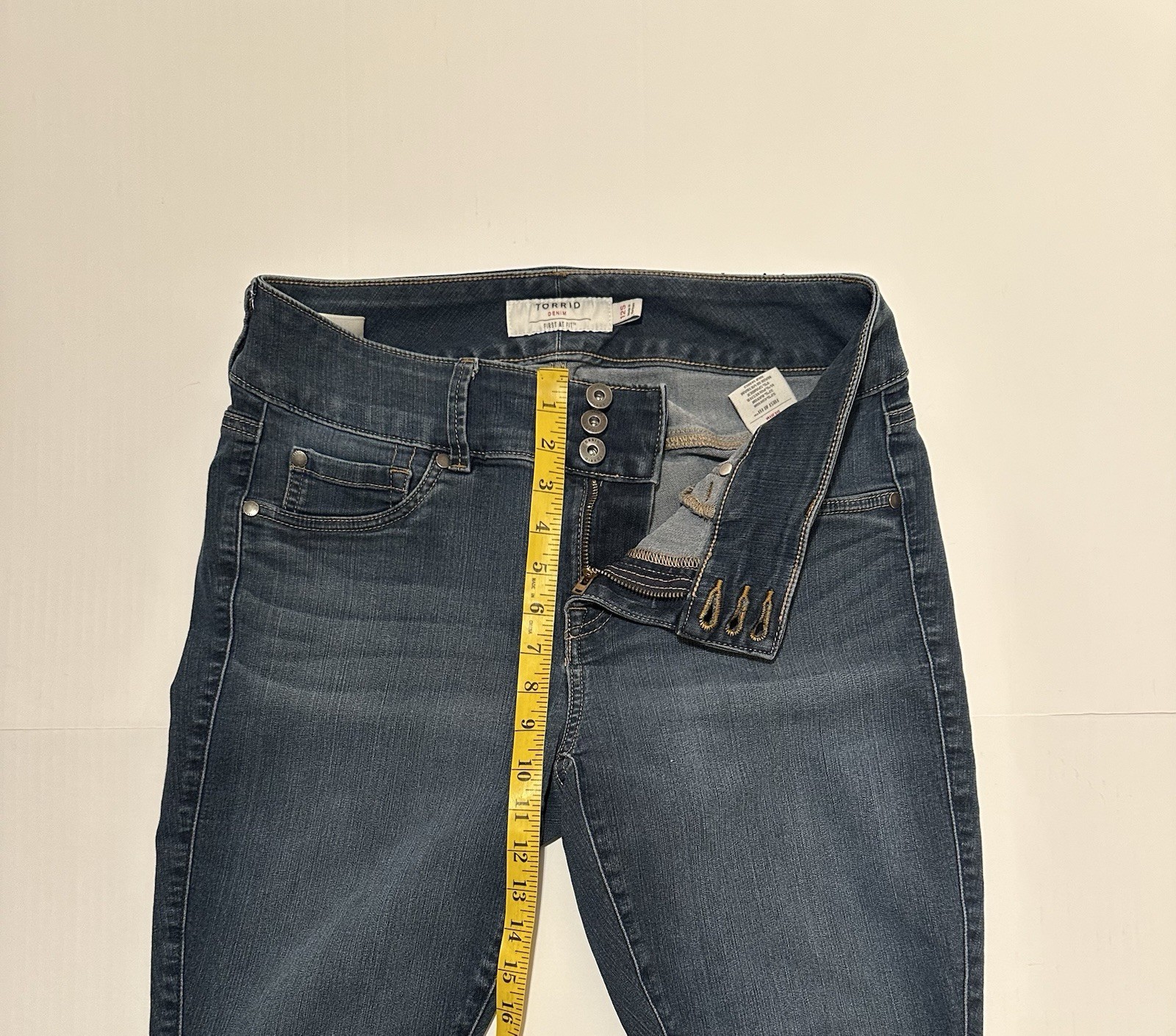 Torrid Jegging Distressed Jeans Womens Size 12S Blue 3-Button & Zipper Closure