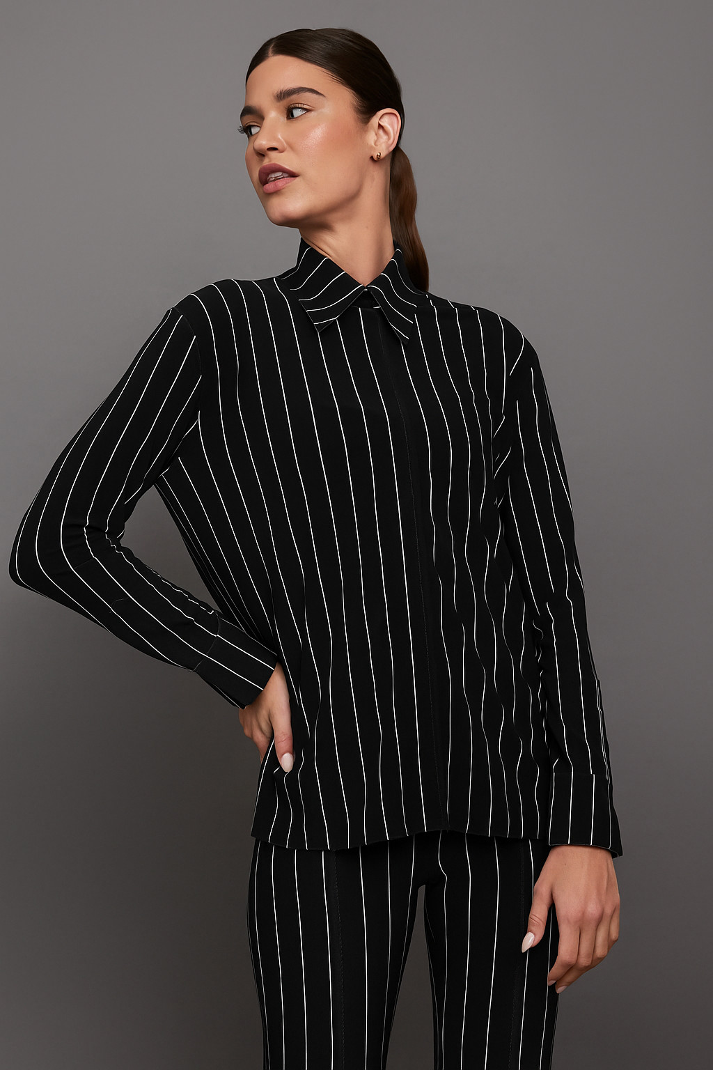 $115 NORMA KAMALI NK Shirt w/ Collar long-sleeve top – black / white pinstripe S